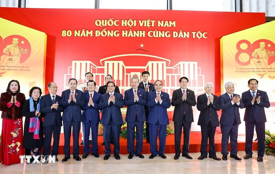 Tổng Bí thư Tô Lâm cùng các đồng chí lãnh đạo, nguyên lãnh đạo Đảng, Nhà nước dự Lễ kỷ niệm. (Ảnh: Doãn Tấn/ TTXVN)