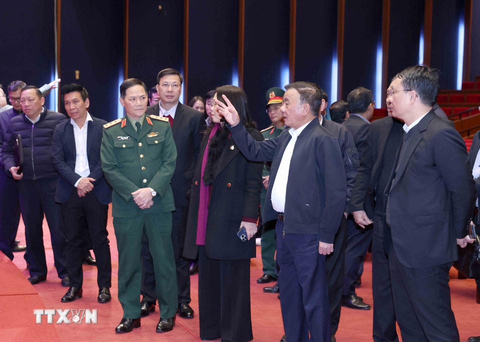 Thường trực Ban Bí thư Trần Cẩm Tú kiểm tra công tác chuẩn bị Đại hội đại biểu toàn quốc lần thứ XIV của Đảng tại Trung tâm Hội nghị Quốc gia. (Ảnh: Phương Hoa/TTXVN)