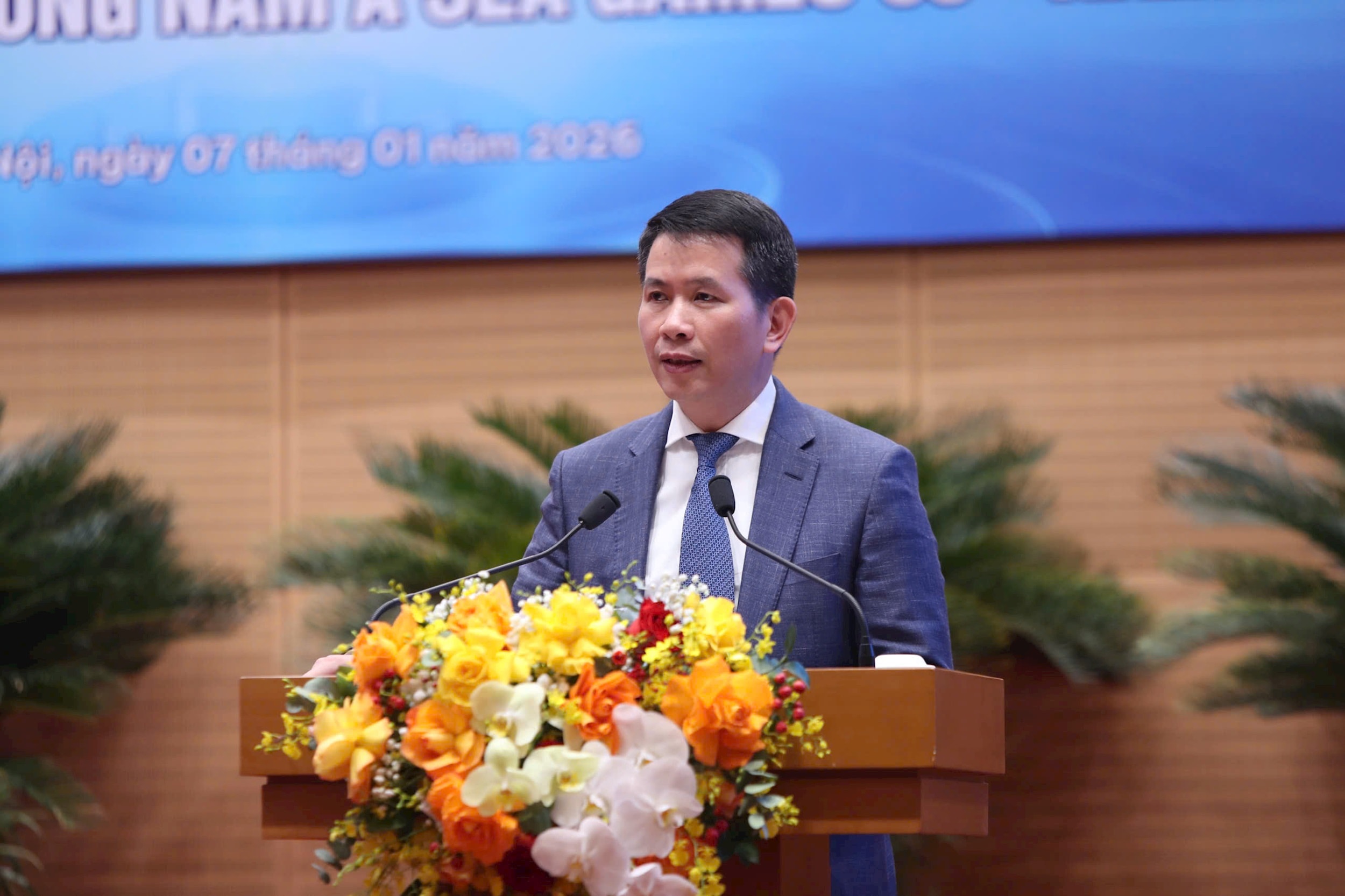 7-gd-pham-tuan-long-phat-bieu.jpg