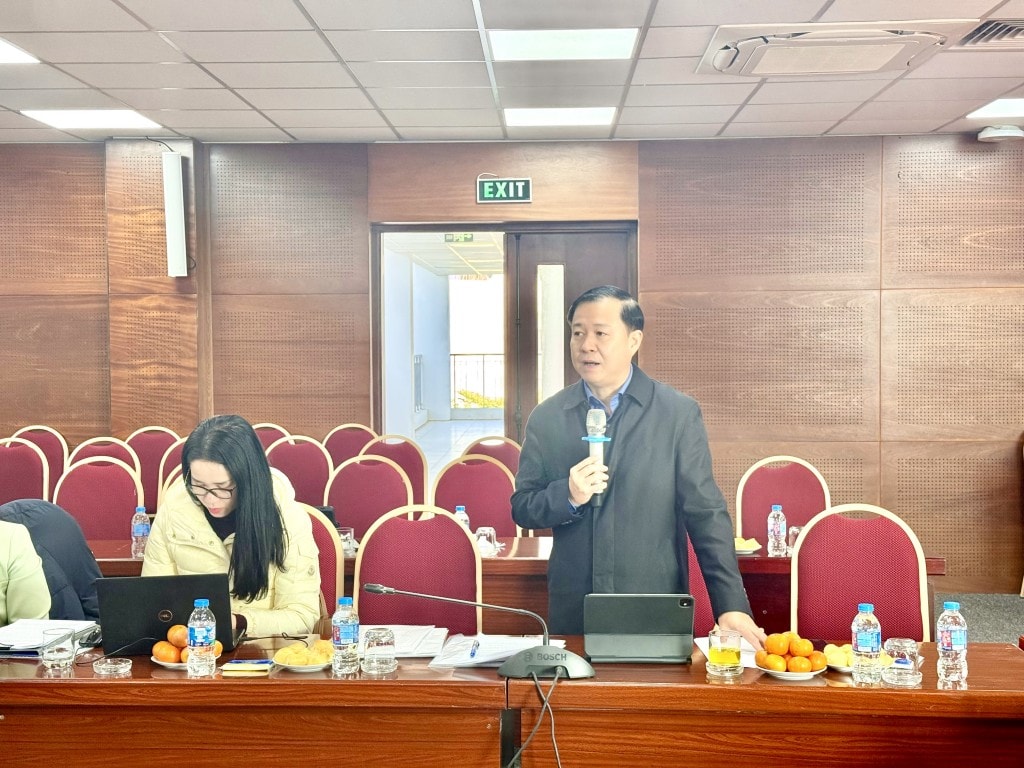 Ông Đặng Thanh Phong, Chi cục trưởng Chi cục An toàn vệ sinh thực phẩm Hà Nội phát biểu tại buổi làm việc
