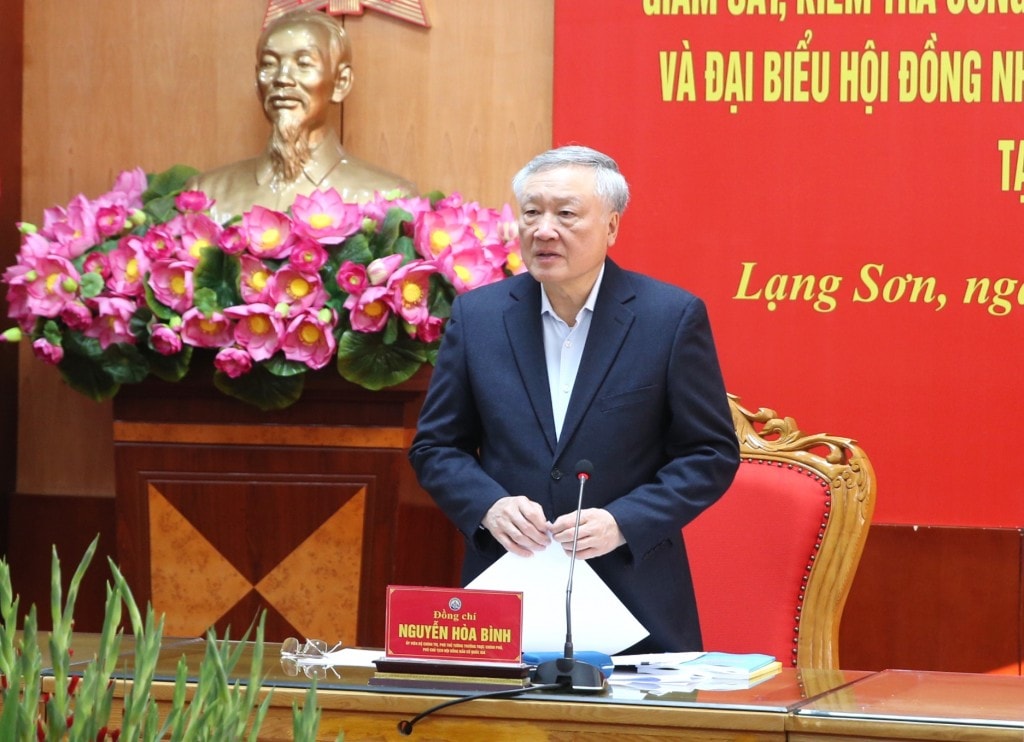 Phó Thủ tướng Thường trực Chính phủ Nguyễn Hòa Bình đánh giá cao tinh thần làm việc trách nhiệm, nghiêm túc của Lạng Sơn cũng như sự chuẩn bị công phu, đầy đủ, bài bản các báo cáo - Ảnh: VGP/Nguyễn Hoàng