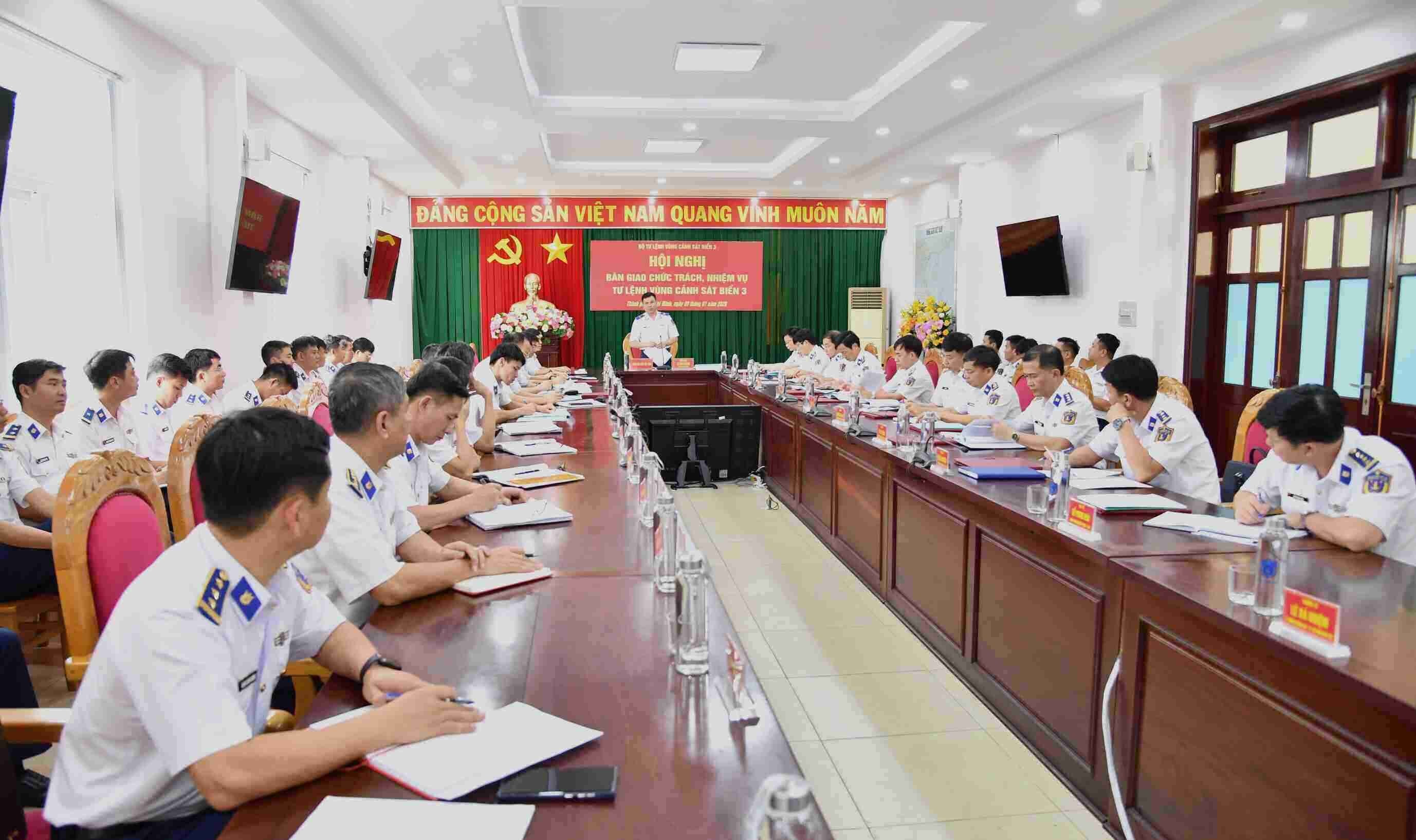 Quang cảnh hội nghị bàn giao. Ảnh: