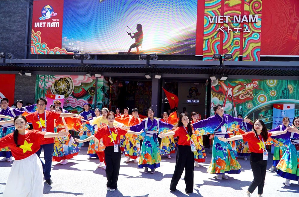 bieu-dien-nghe-thuat-trong-chuong-trinh-giao-luu-van-hoa-viet-nam-nhat-ban-tai-trien-lam-the-gioi-world-expo-2025-osaka-nhat-ban-.-anh-to-linh.jpg