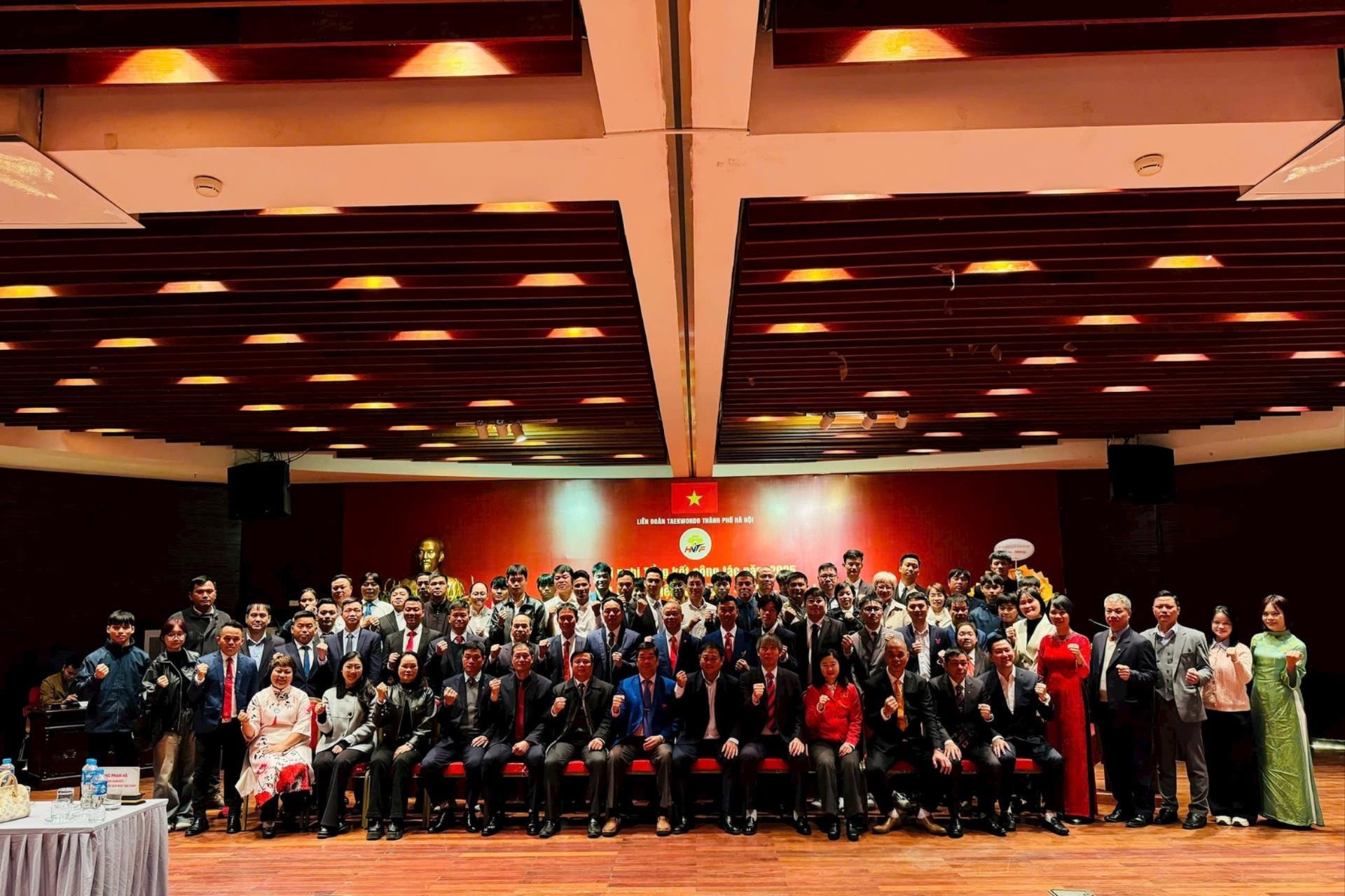 cac-dai-bieu-du-hoi-ngi.jpg