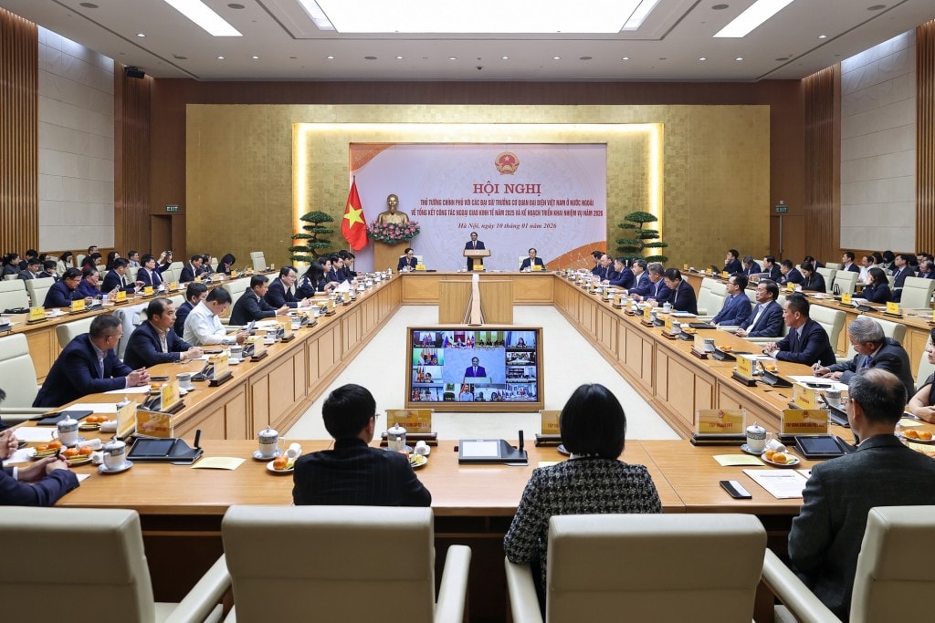 Thủ tướng Chính phủ Phạm Minh Chính chủ trì Hội nghị trực tuyến với các Đại sứ, Trưởng Cơ quan đại diện Việt Nam ở nước ngoài về tổng kết công tác ngoại giao kinh tế năm 2025 và triển khai nhiệm vụ năm 2026 - Ảnh: VGP/Nhật Bắc