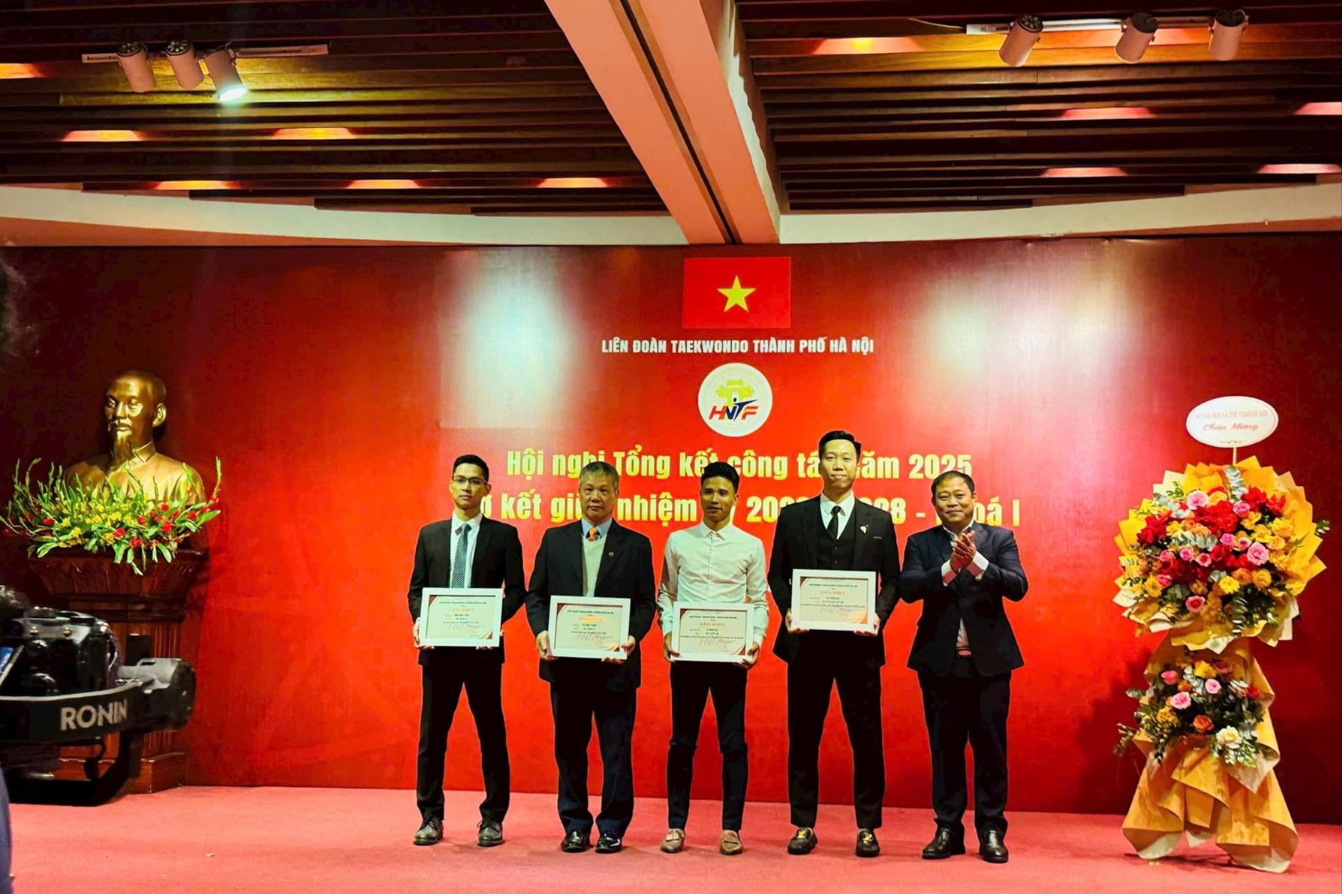 khen-thuong-cac-ca-nhan.jpg