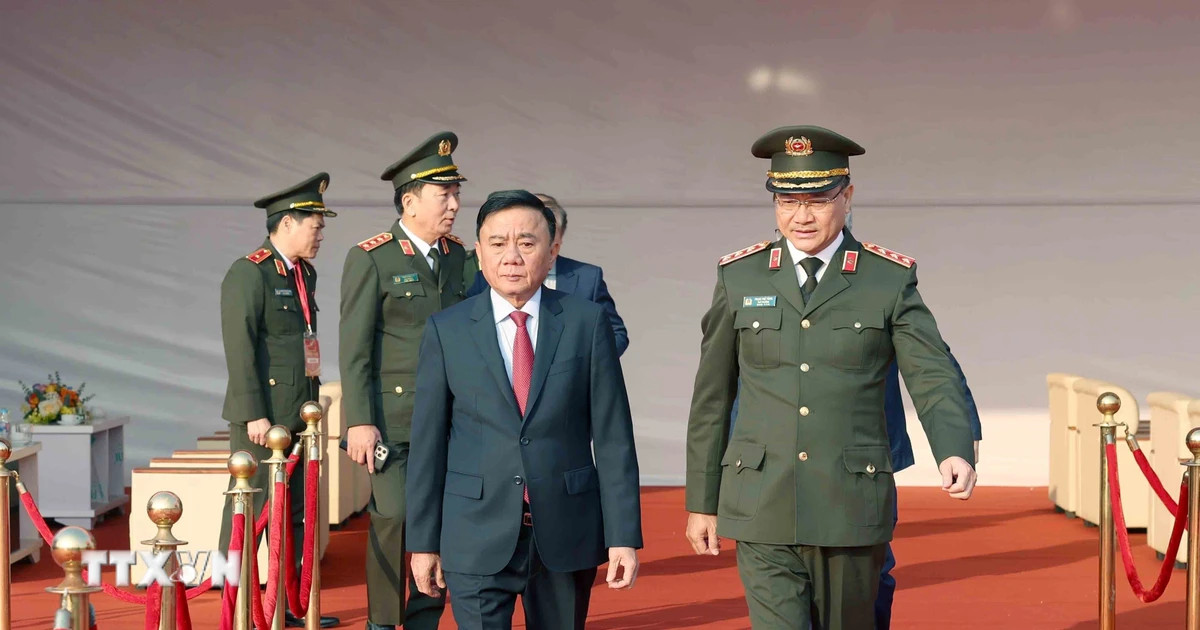Thường trực Ban Bí thư Trần Cẩm Tú dự Lễ xuất quân, diễn tập phương án bảo đảm an ninh, trật tự Đại hội đại biểu toàn quốc lần thứ XIV của Đảng. (Ảnh: Phương Hoa/TTXVN)