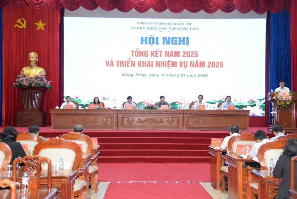 Đồng chí Phạm Thành Ngại, Phó Bí thư Tỉnh ủy, Bí thư Đảng ủy UBND tỉnh, Chủ tịch UBND tỉnh Đồng Tháp chủ trì hội nghị. Tham dự hội nghị còn có các đồng chí trong Ban Thường vụ Tỉnh ủy, các Phó Bí thư Đảng ủy UBND tỉnh, Phó Chủ tịch UBND tỉnh Đồng Tháp, lãnh đạo các sở, ban, ngành và địa phương.