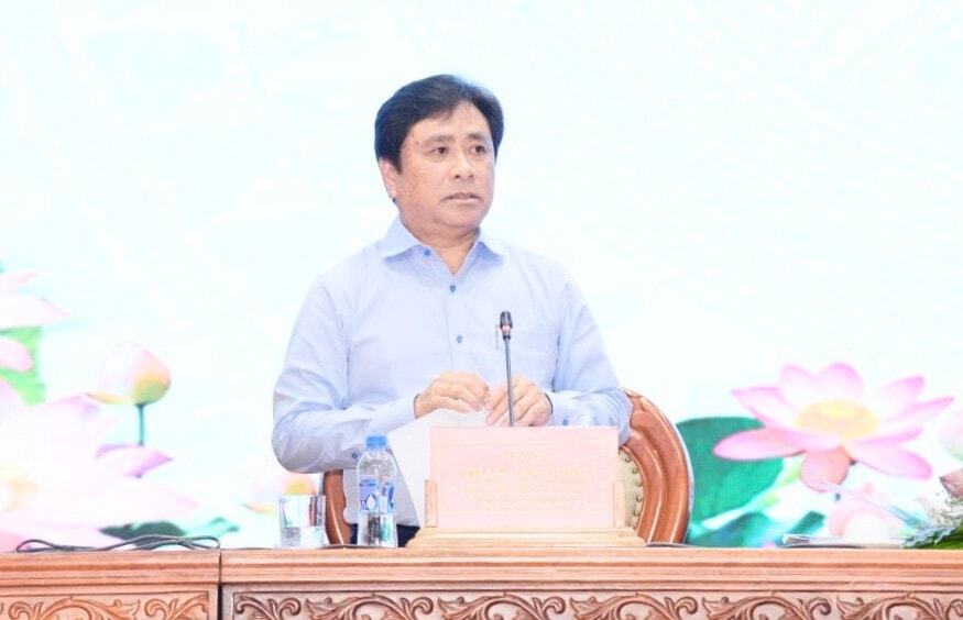 Phó Chủ tịch Thường trực UBND tỉnh Đồng Tháp Trần Văn Dũng phát biểu tại hội nghị.