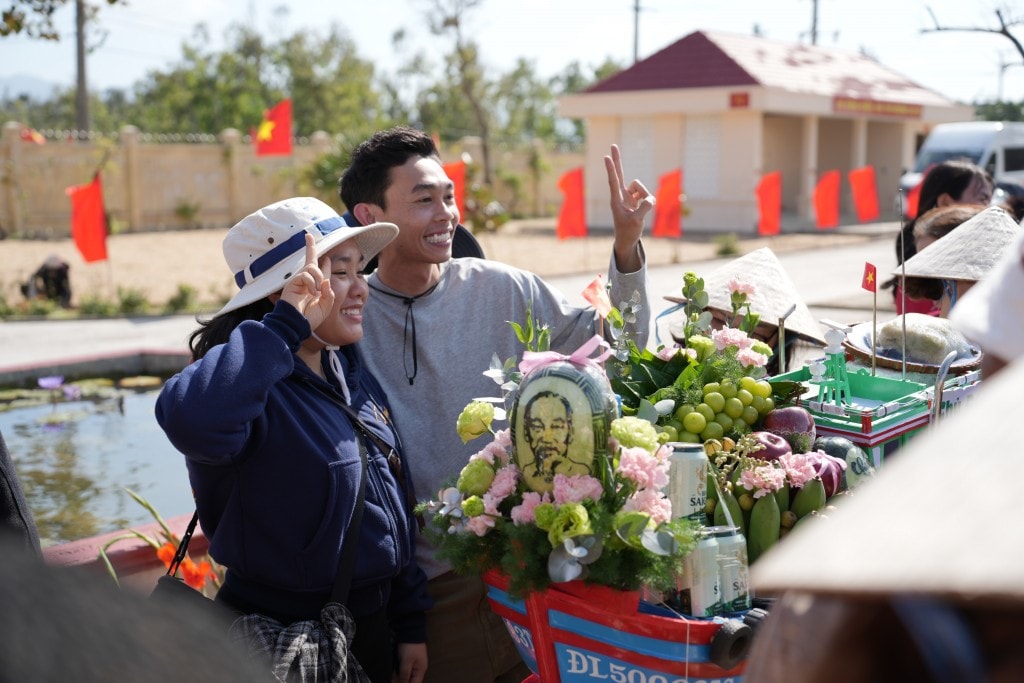 Người dân địa phương hào hứng tham gia các hoạt động gắn kết cộng đồng tại sự kiện
