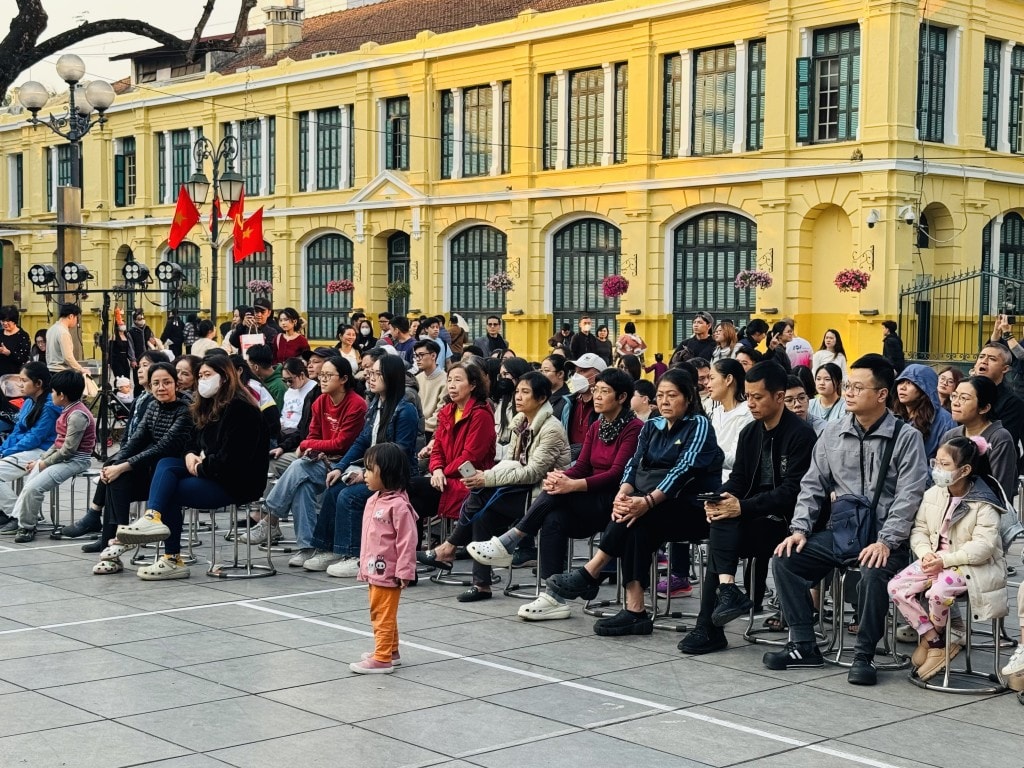 Không gian sân khấu mở đầy cảm xúc