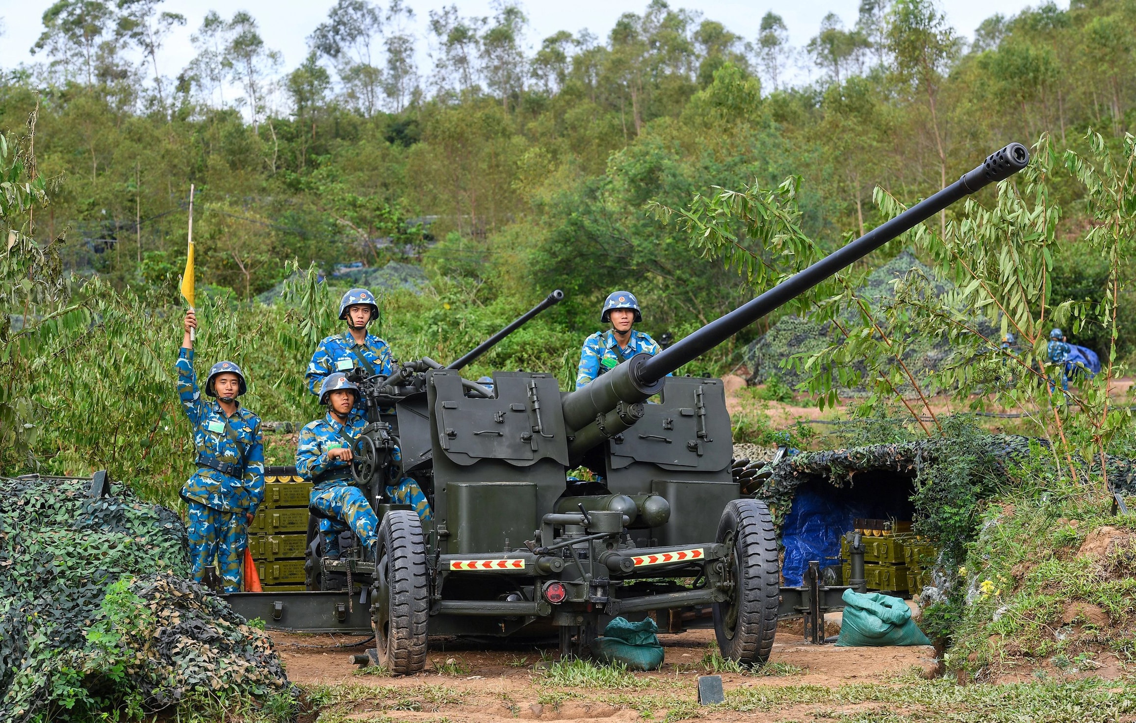 cac-chien-si-bo-tu-lenh-thu-do-dien-tap-bao-ve-vung-troi-thu-do.-anh-giang-huy.jpg