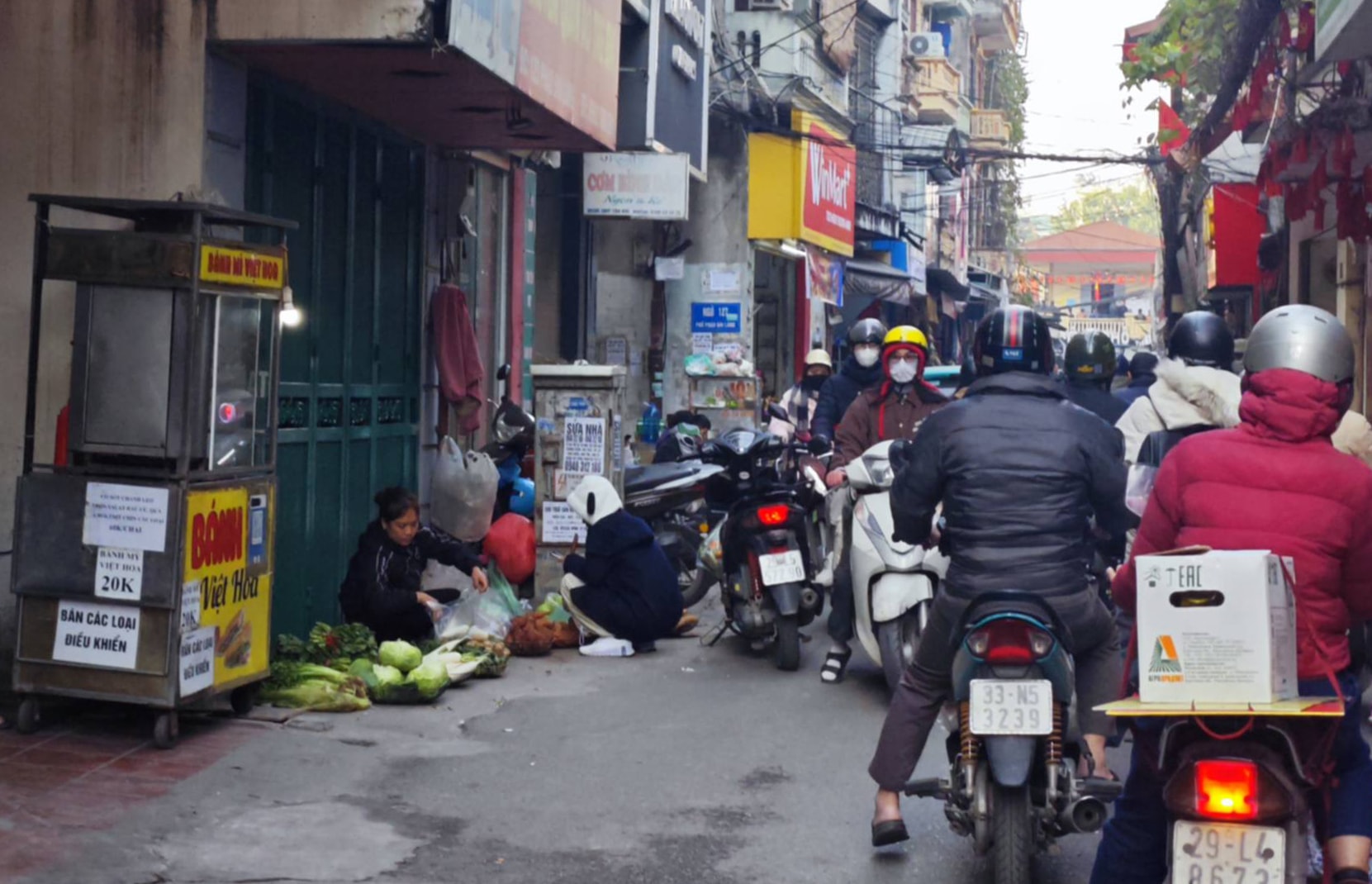 cho-coc-tai-pho-phao-dai-lang-phuong-lang-gay-un-tac-giao-thong-vao-gio-cao-diem-anh-huong-den-moi-truong-trat-tu-do-thi-va-my-quan-khu-vuc.jpg