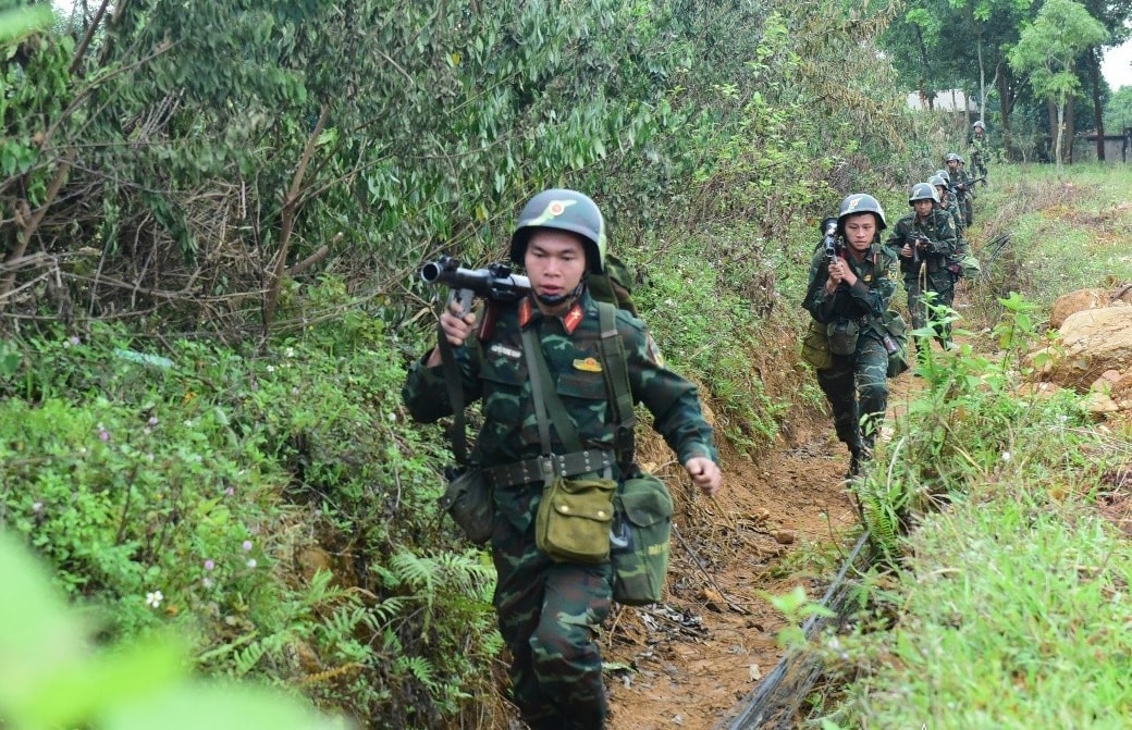 can-bo-chien-si-trung-doan-bo-binh-692-su-doan-bo-binh-301-bo-tu-lenh-thu-do-ha-noi-dien-tap-thuc-binh..jpg