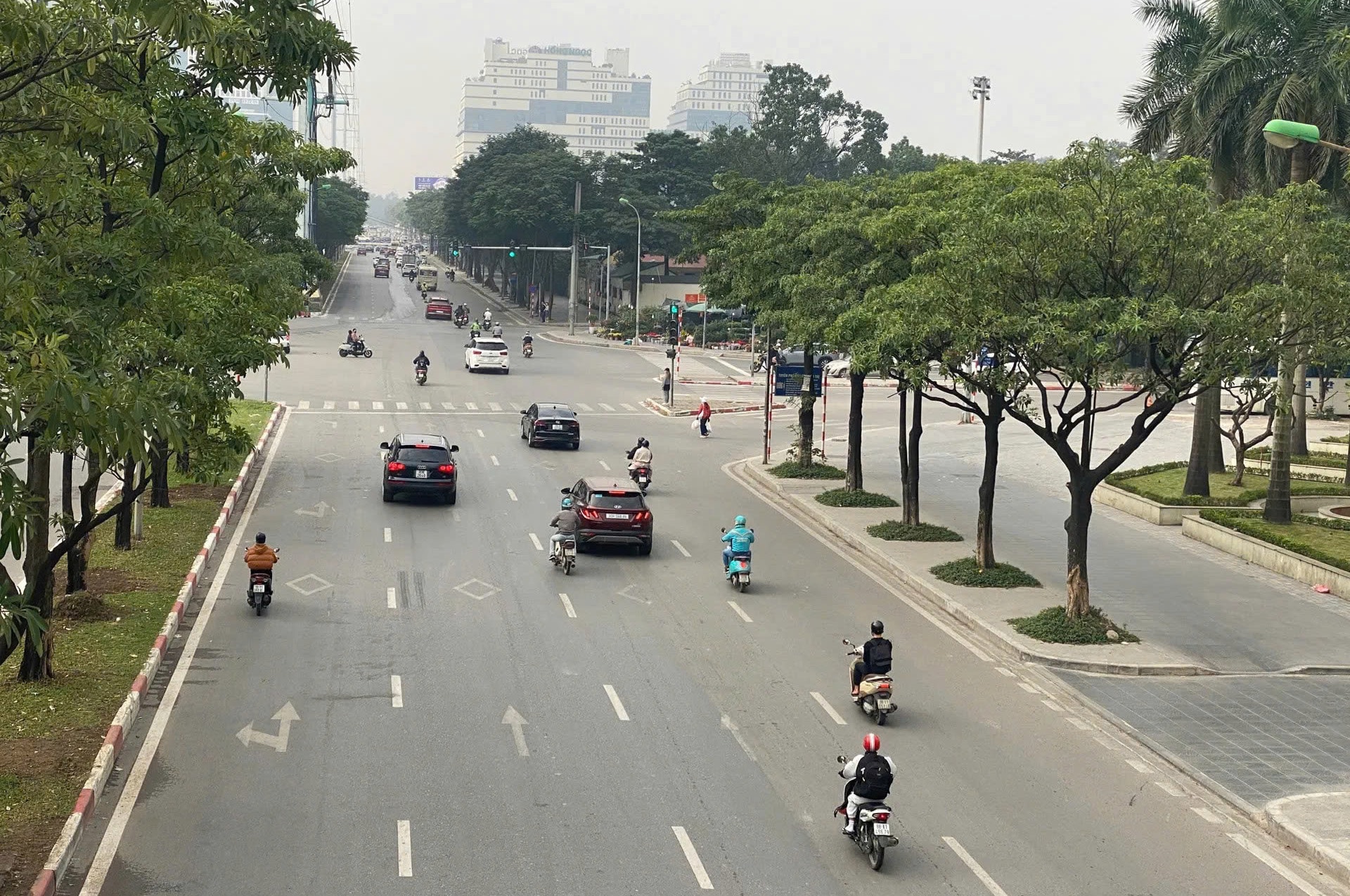 tuyen-duong-me-tri-phuong-tu-liem-thong-thoang-sau-khi-cai-tao-ha-tang-to-chuc-lai-giao-thong.-anh-pham-cong.jpg