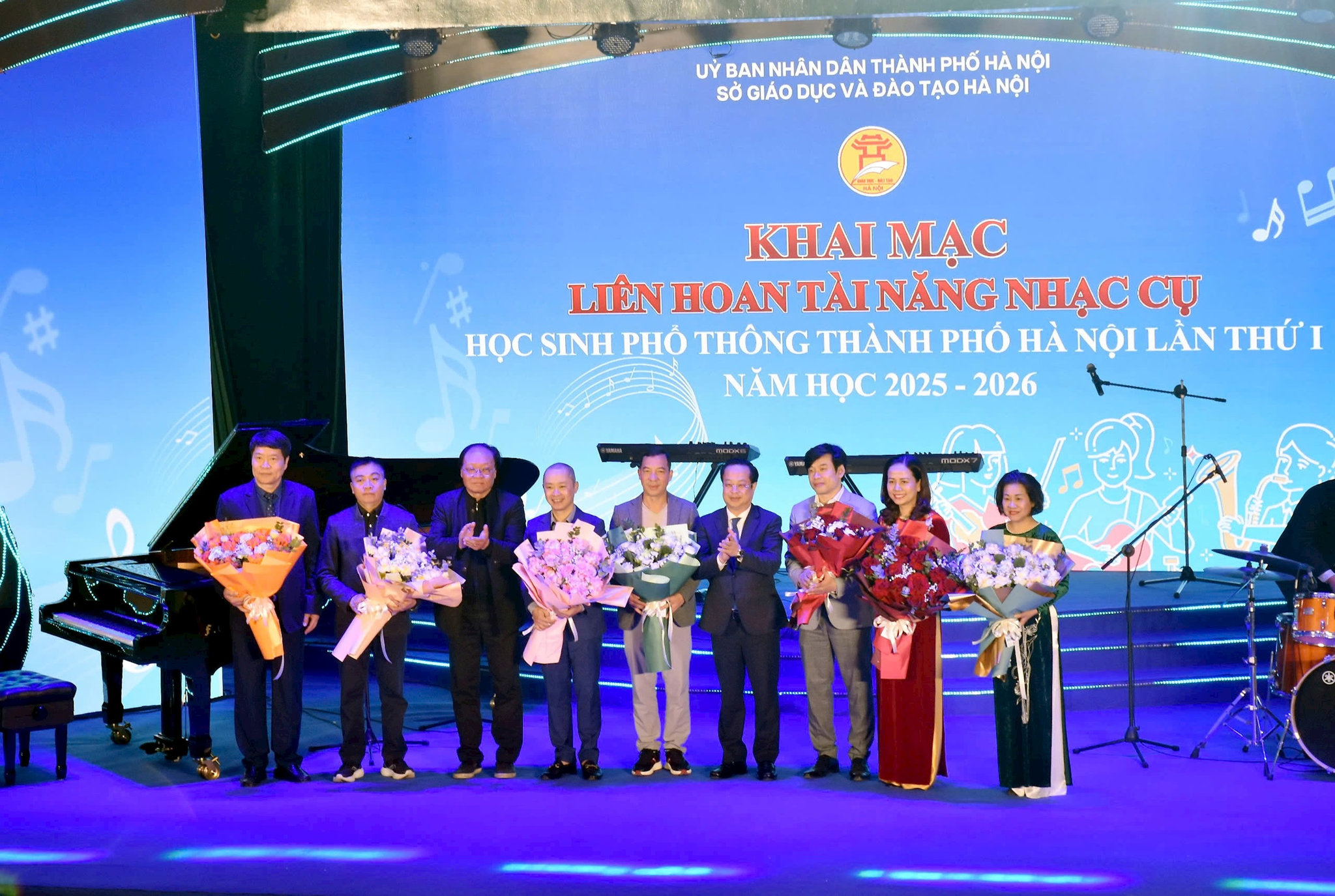 1201-lien-hoan-nhac-cu-1.jpg