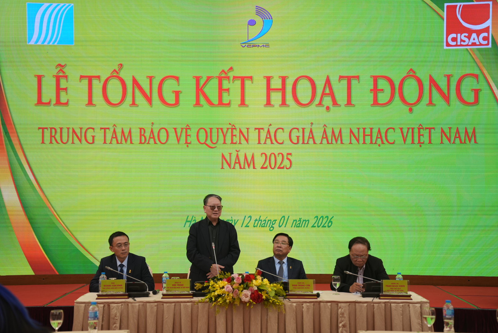 Thiếu tướng, nhạc sĩ Đức Trịnh, Chủ tịch Hội Nhạc sĩ Việt Nam phát biểu. Ảnh: BT
