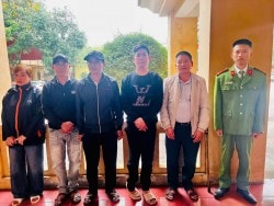 Giai Lạc (Nghệ An): Bắt giữ các đối tượng đánh bạc bằng hình thức ghi số lô, đề