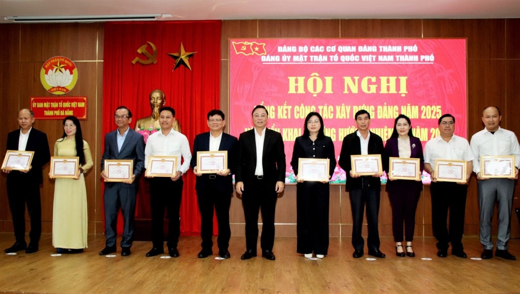 Đảng ủy MTTQ Việt Nam thành phố Đà Nẵng khen thưởng 67 đảng viên xuất sắc