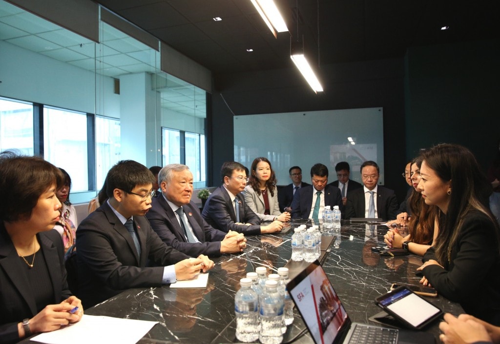 Phó Thủ tướng Thường trực Chính phủ Nguyễn Hòa Bình mong muốn SFA khuyến khích các doanh nghiệp thành viên tham gia vào quá trình triển khai và vận hành Trung tâm tài chính quốc tế tại Việt Nam - Ảnh: VGP/Nguyễn Hoàng