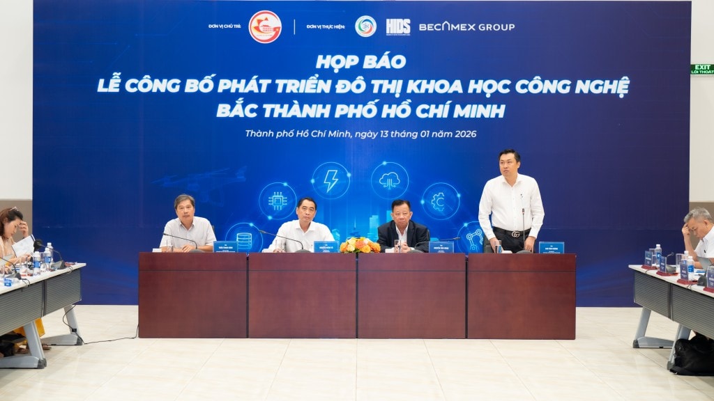 Lãnh đạo các đơn vị tổ chức buổi họp báo.