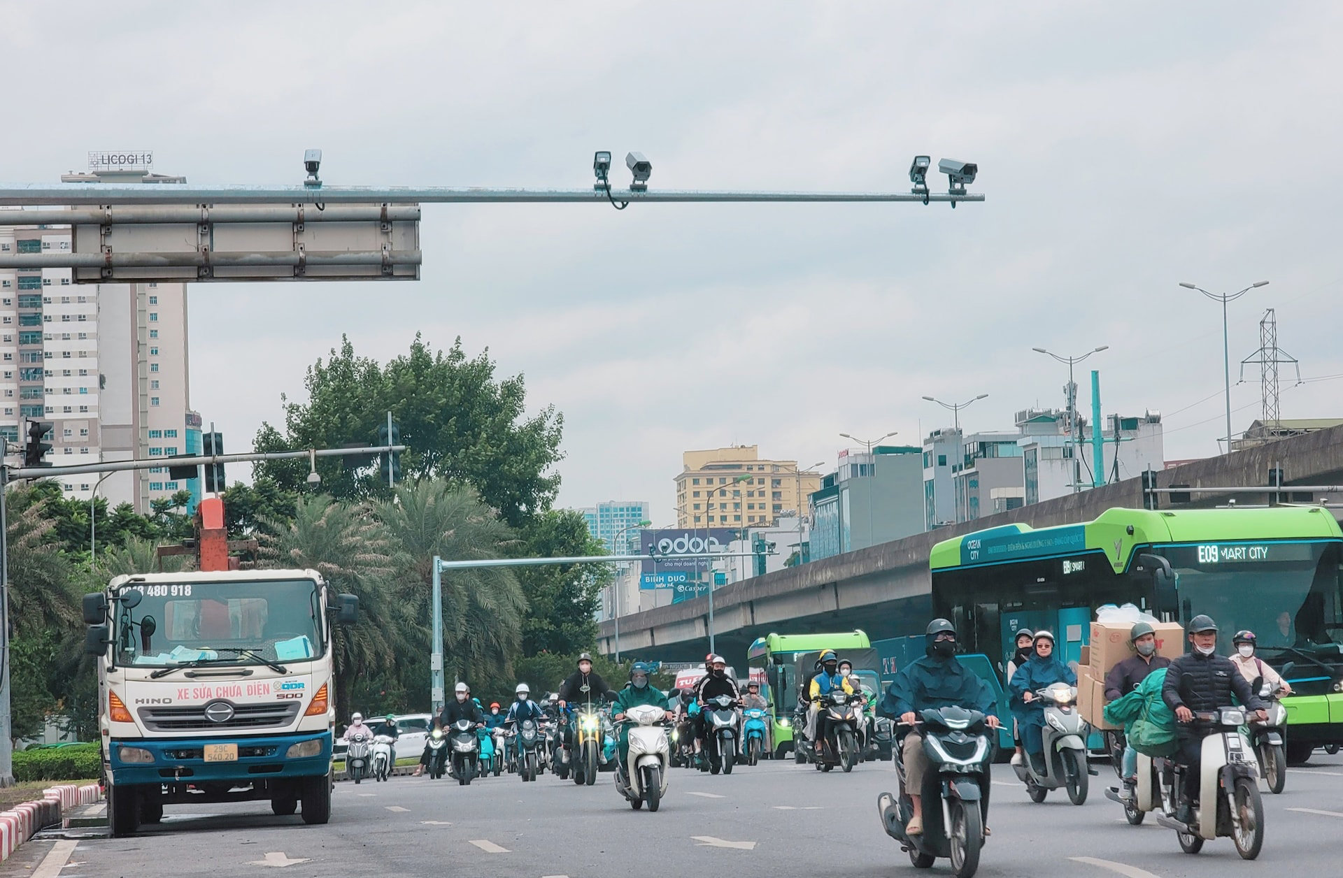 he-thong-camera-ai-tai-nut-giao-pham-hung-khuat-duy-tien.-anh-mai-huu.jpg