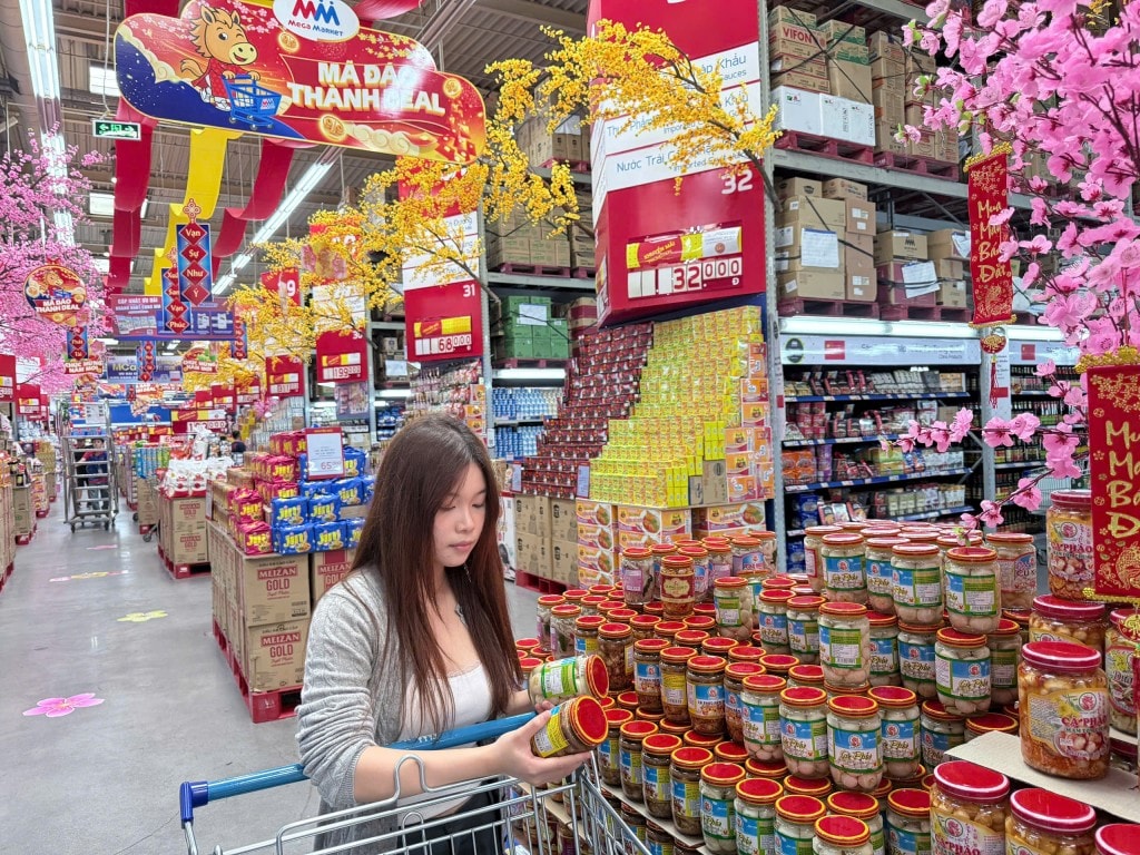 Nhiều chương trình khuyến mãi hấp dẫn được triển khai phục vụ  mùa mua sắm cao điểm trong năm.