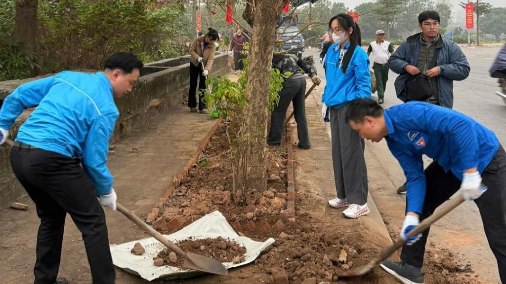 Tuổi trẻ Thủ đô ra quân vệ sinh môi trường chào mừng Đại hội XIV của Đảng