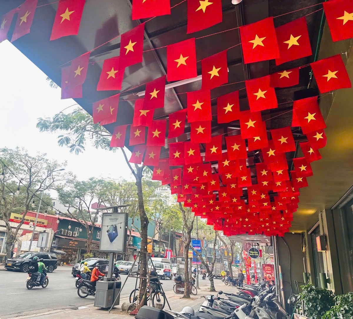 Hà Nội rực rỡ sắc cờ, đồng lòng hướng về Đại hội XIV của Đảng