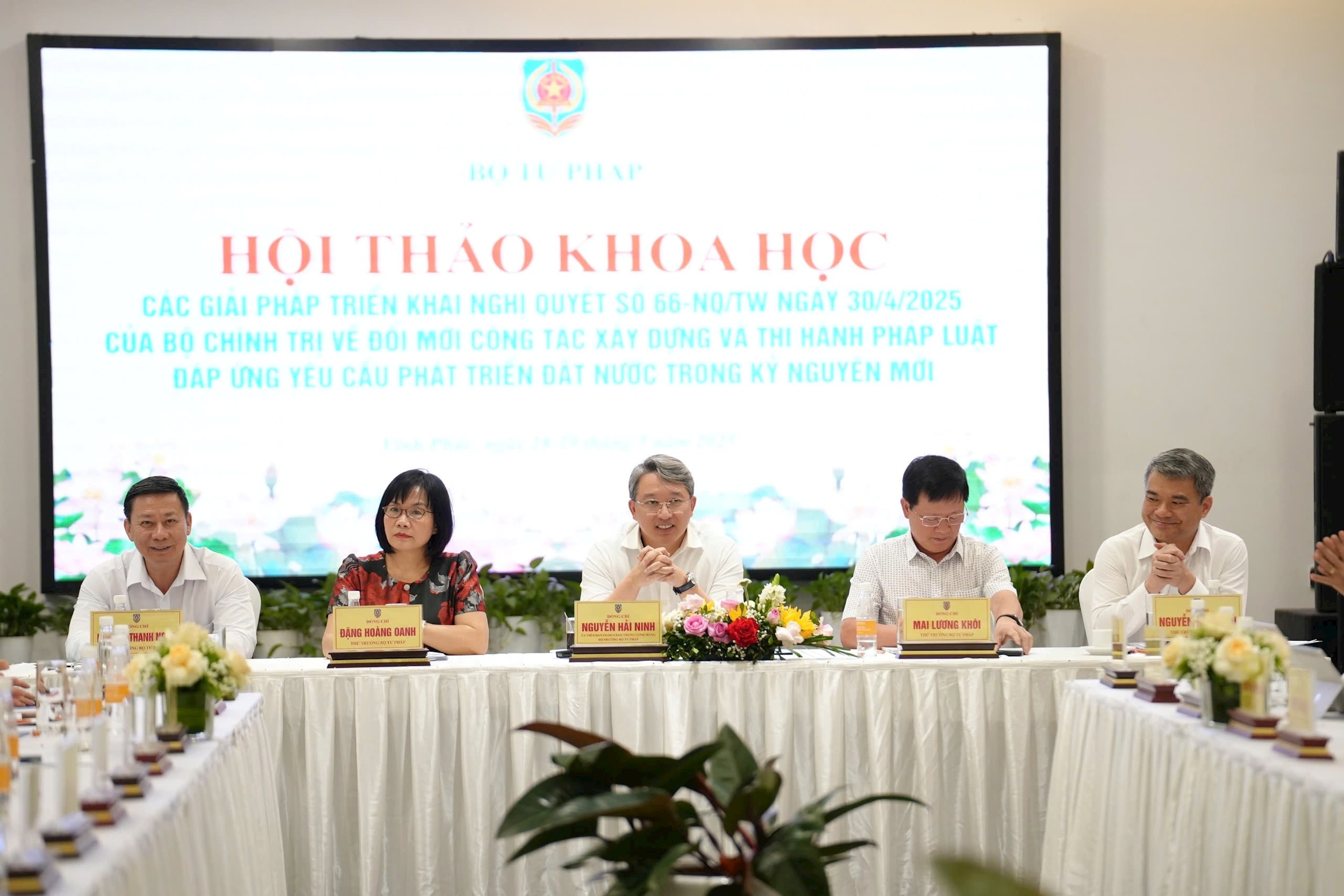 bo-truong-nguyen-hai-ninh-chu-tri-hoi-thao-khoa-hoc-cac-giai-phap-trien-khai-nghi-quyet-66-cua-bo-chinh-tri.jpg