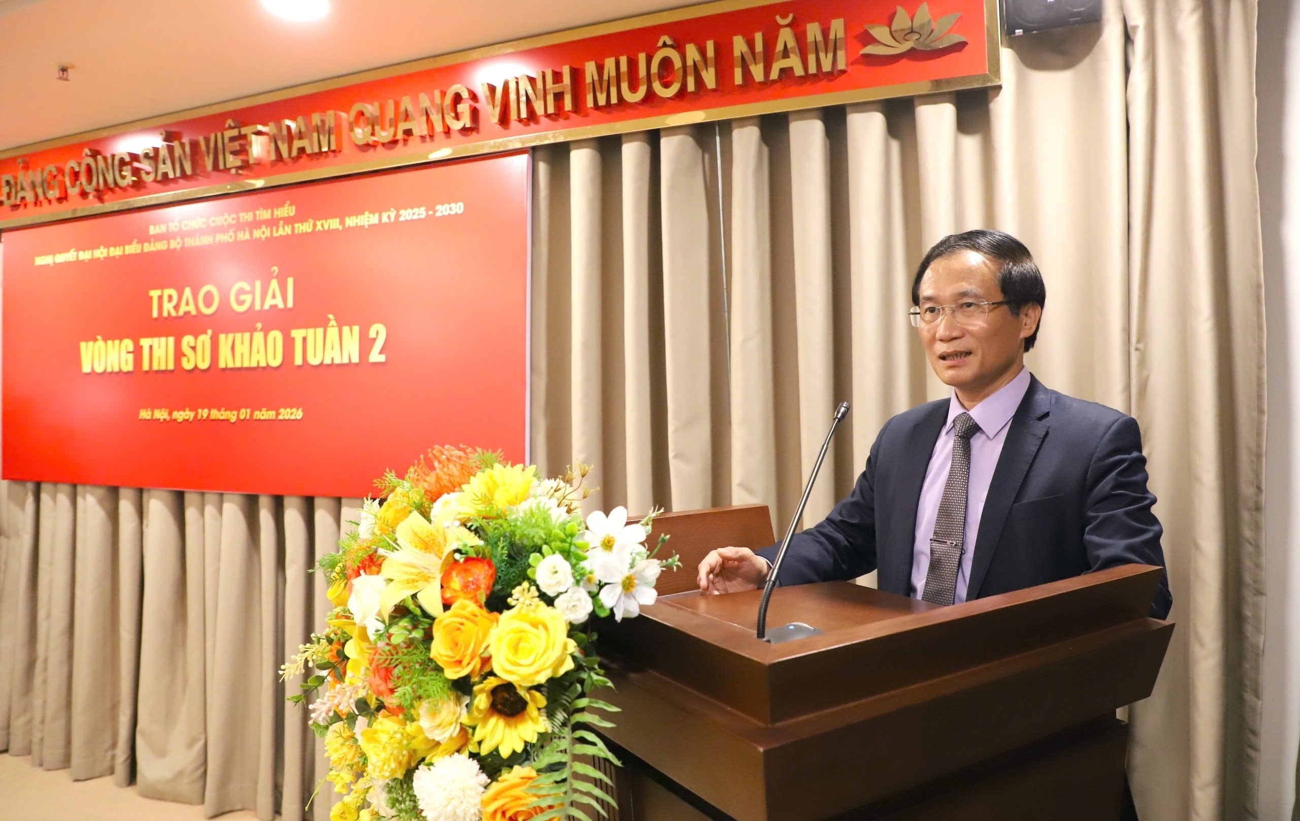 Phó Bí thư Thường trực Đảng uỷ phường Cầu Giấy Phạm Ngọc Anh phát biểu tại chương trình