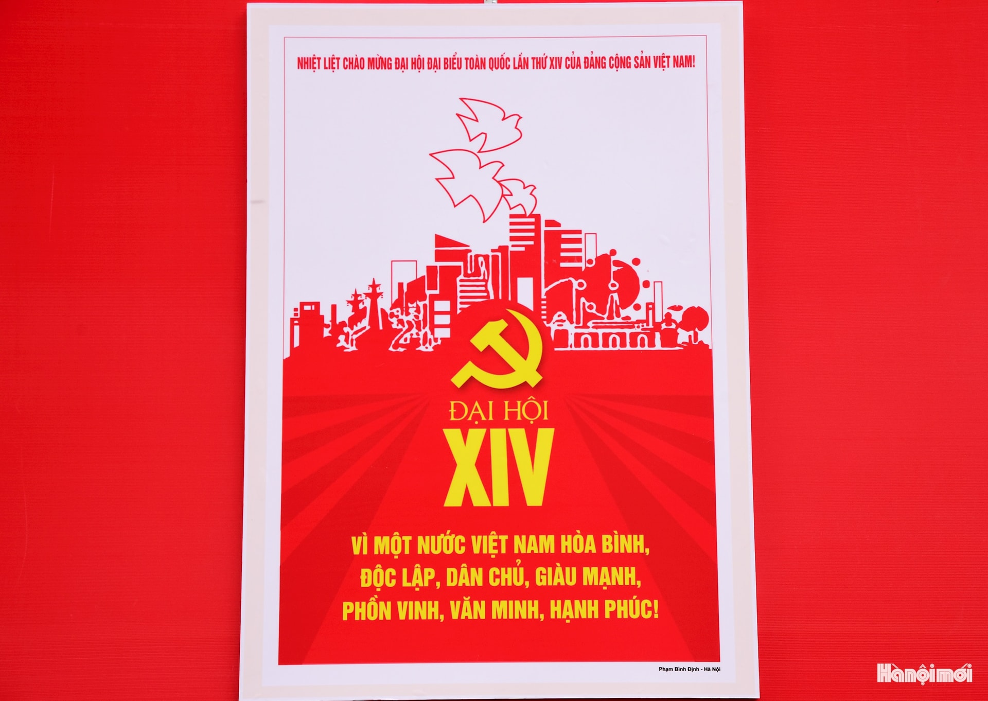 Công tác trưng bày tranh cổ động sử dụng chính thức trong các hoạt động tuyên truyền Đại hội Đảng các cấp, tiến tới Đại hội đại biểu toàn quốc lần thứ XIV của Đảng được treo trang trọng