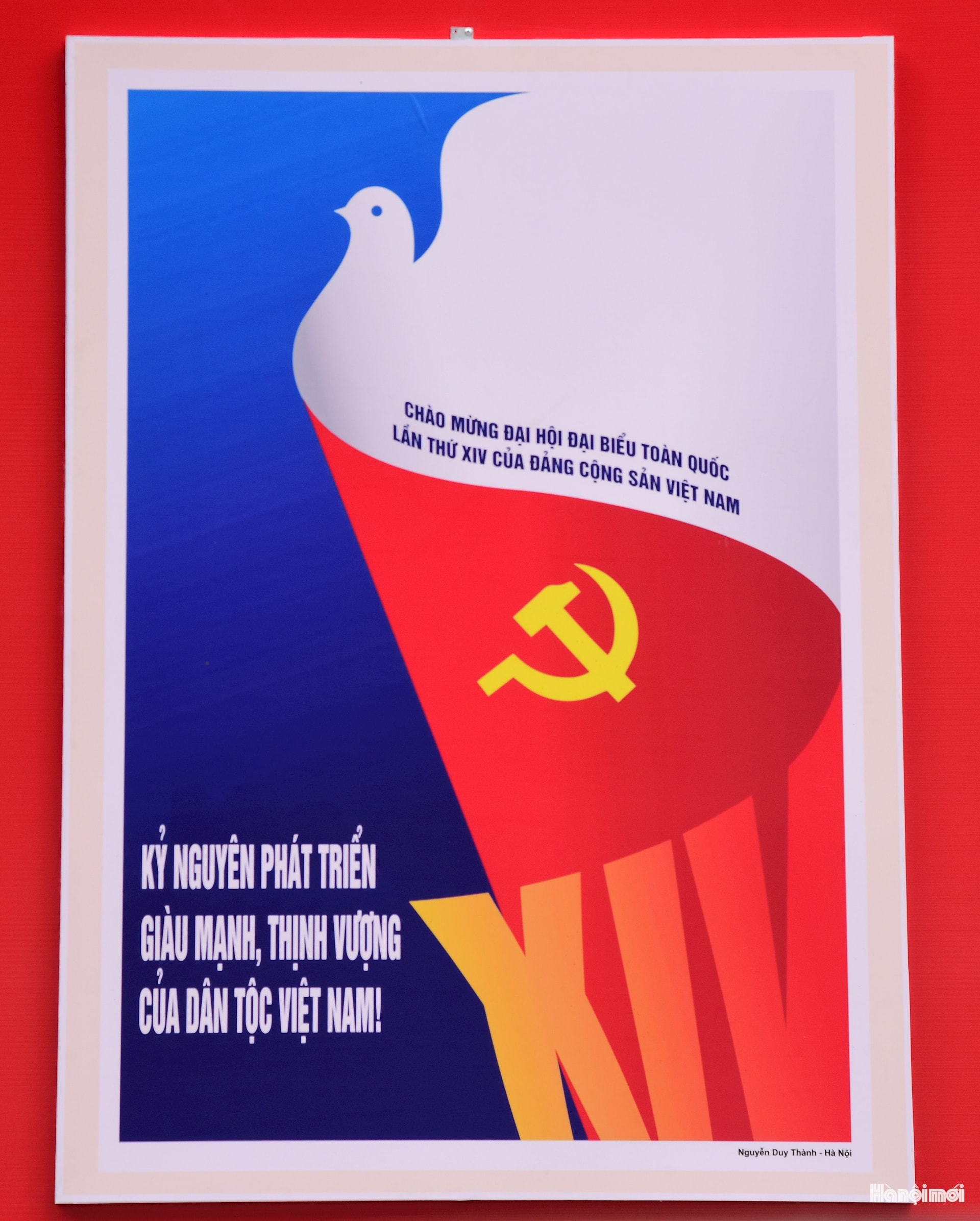 Công tác trưng bày tranh cổ động sử dụng chính thức trong các hoạt động tuyên truyền Đại hội Đảng các cấp, tiến tới Đại hội đại biểu toàn quốc lần thứ XIV của Đảng được treo trang trọng