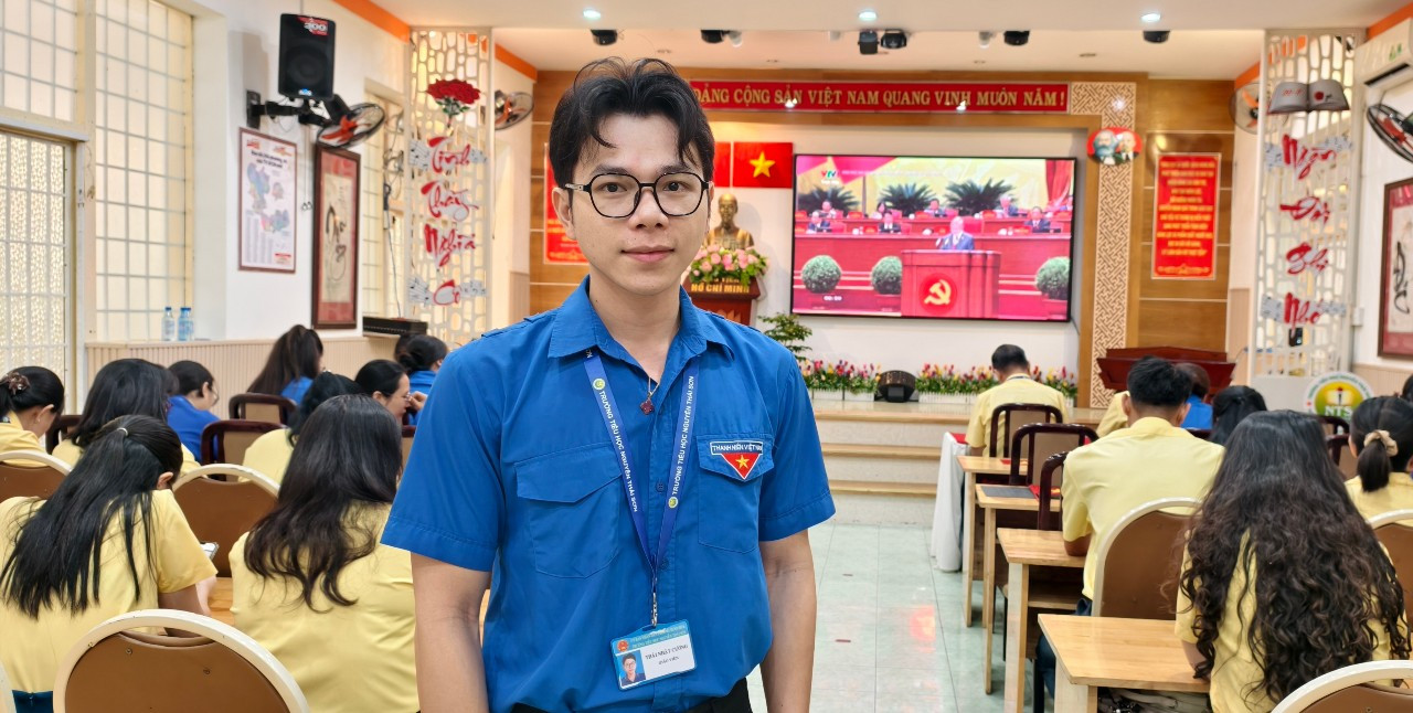 Thầy Thái Nhật Cường, giáo viên khối 3, Trường iểu học Nguyễn Thái Sơn. Ảnh: Nguyễn Lê