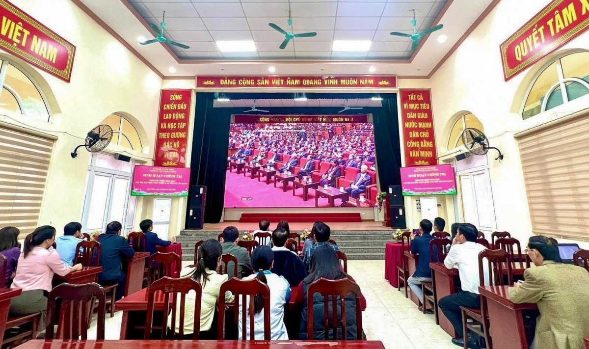 Đảng ủy các cơ quan Đảng xã Ứng Thiên tổ chức buổi sinh hoạt chính trị, theo dõi trực tiếp phiên Khai mạc Đại hội đại biểu toàn quốc lần thứ XIV của Đảng