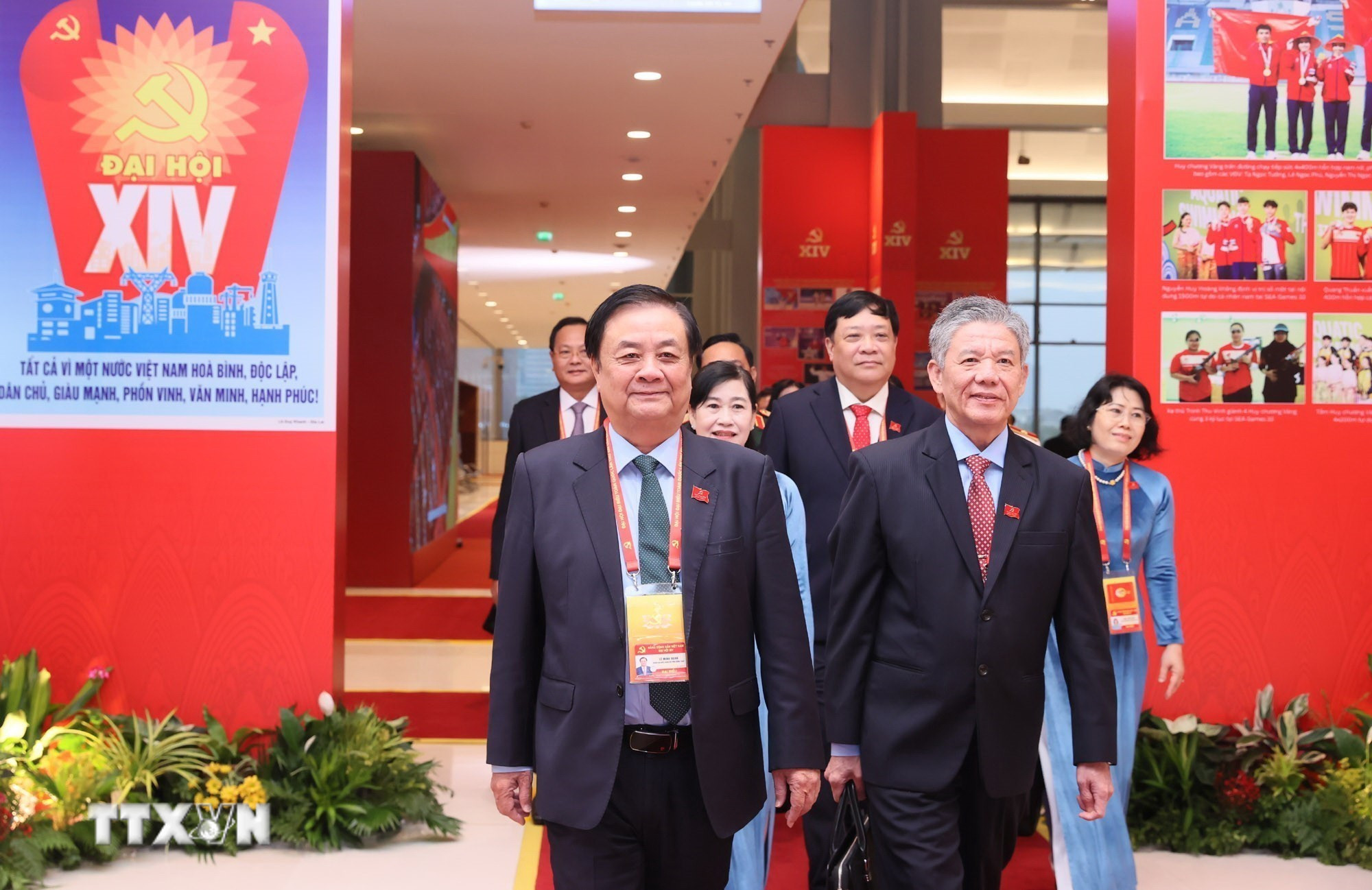 ttxvn-dai-hoi-dang-xiv-phien-thao-luan-tai-hoi-truong-ve-cac-van-kien-dai-hoi-9.jpg