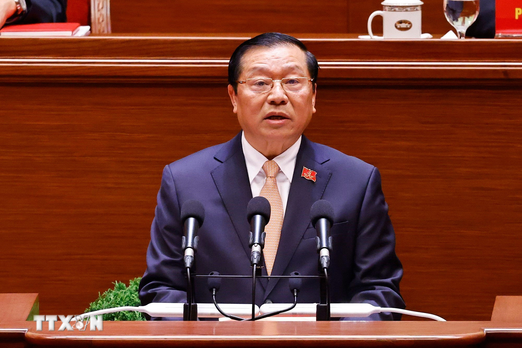 ttxvn-dai-hoi-dang-xiv-phien-thao-luan-tai-hoi-truong-ve-cac-van-kien-dai-hoi-29.jpg