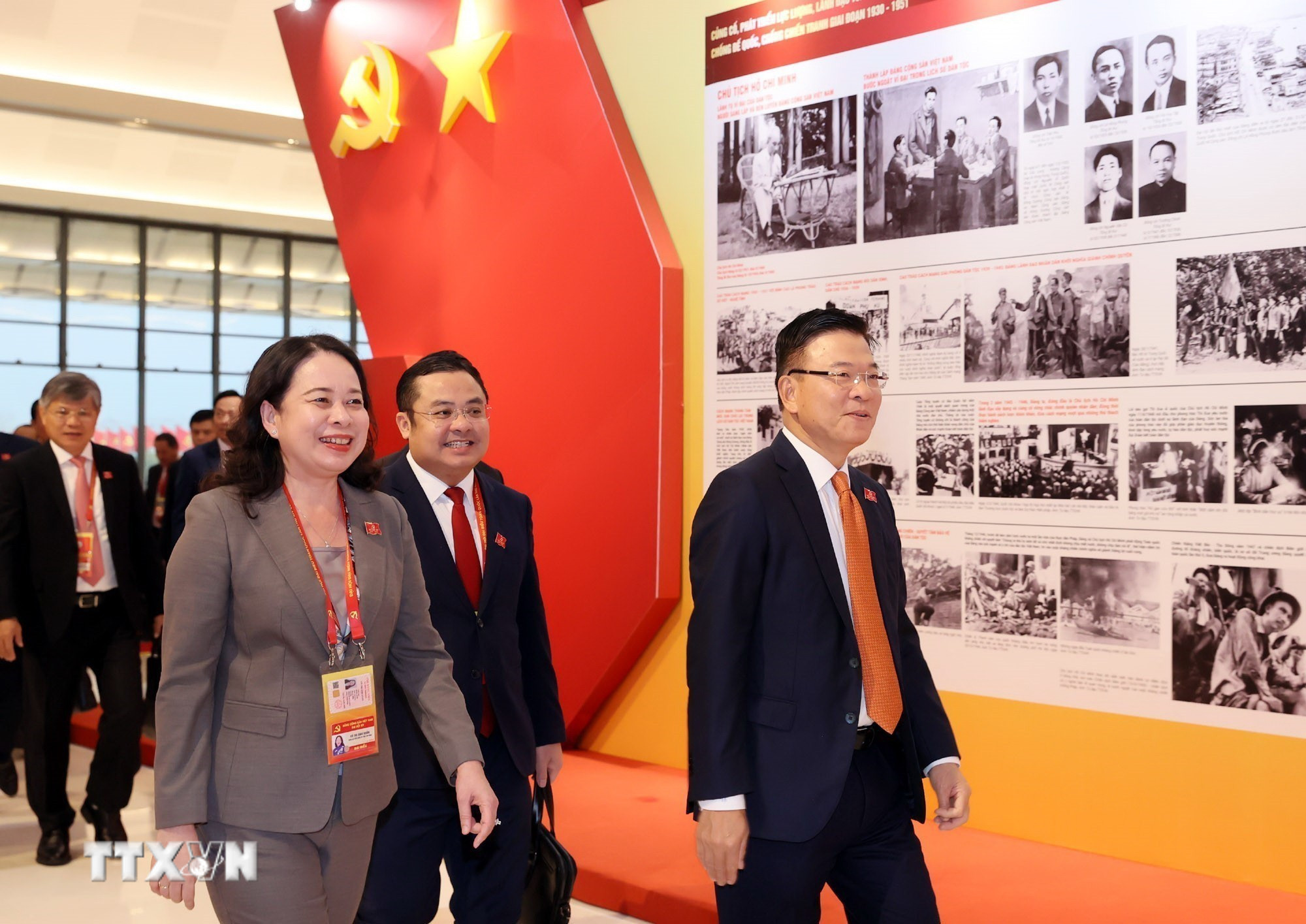 ttxvn-dai-hoi-dang-xiv-phien-thao-luan-tai-hoi-truong-ve-cac-van-kien-dai-hoi-5.jpg