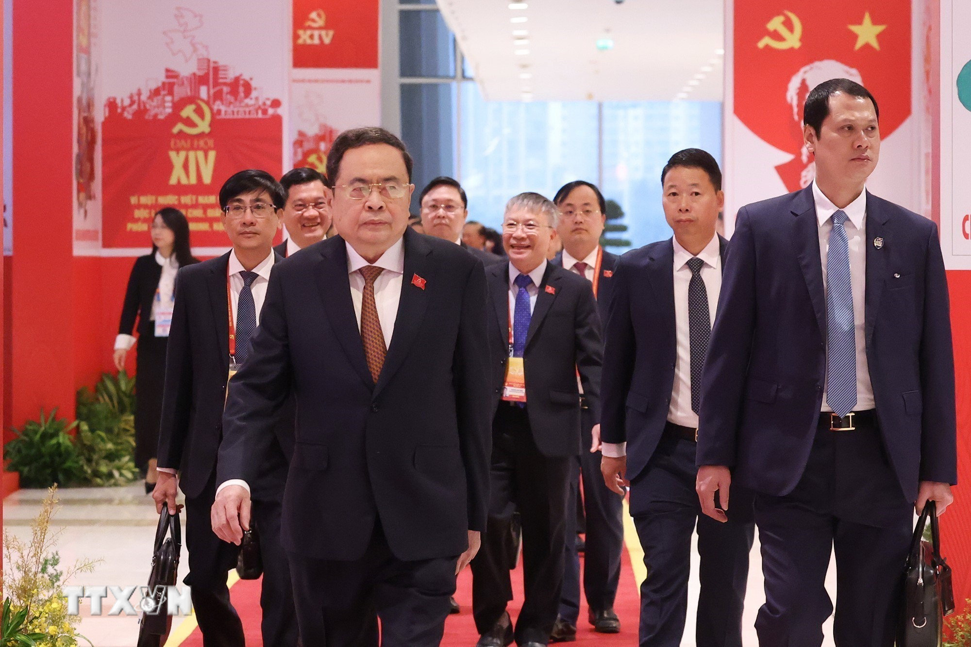 ttxvn-dai-hoi-dang-xiv-phien-thao-luan-tai-hoi-truong-ve-cac-van-kien-dai-hoi-18.jpg