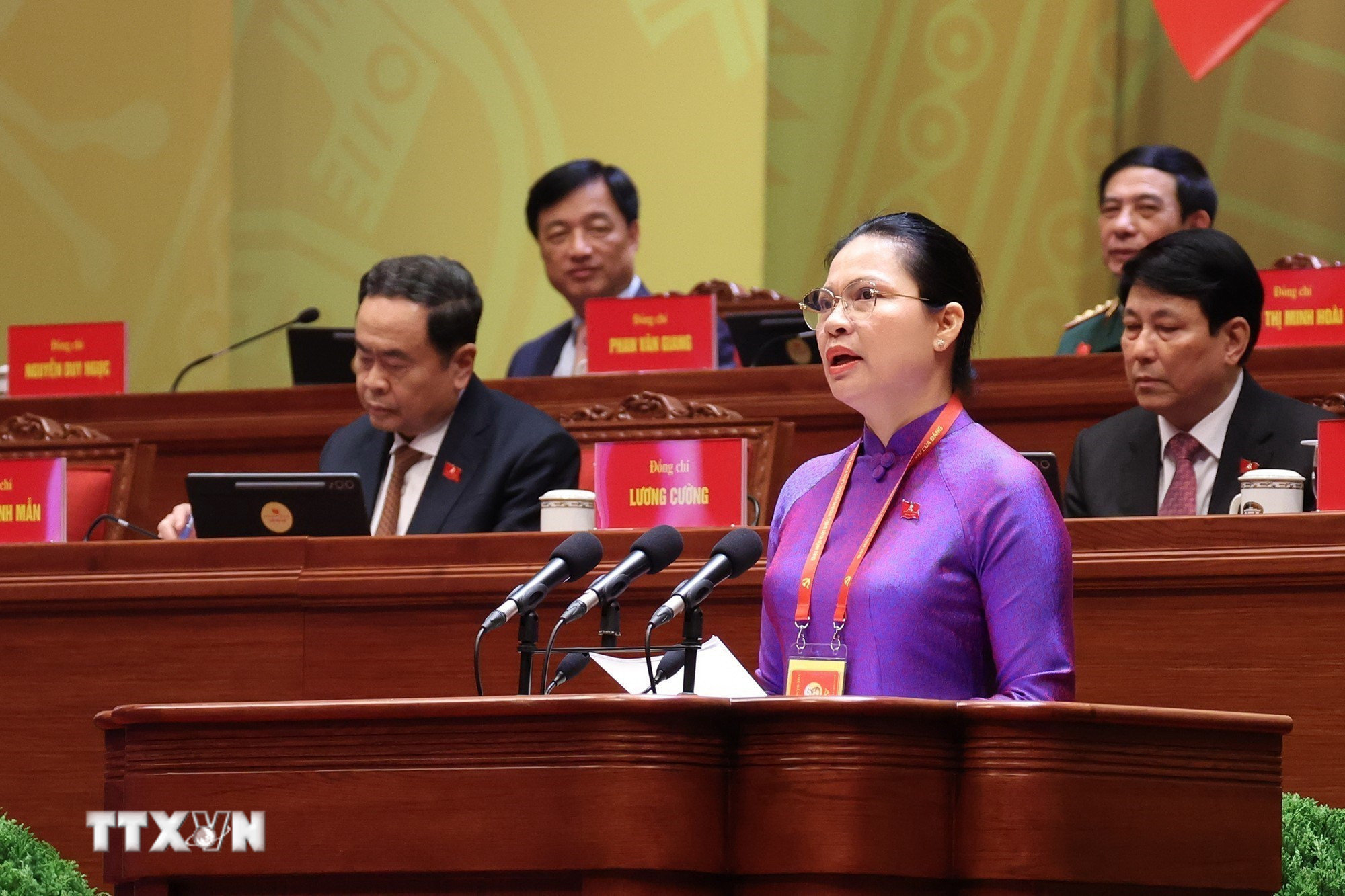 ttxvn-dai-hoi-dang-xiv-phien-thao-luan-tai-hoi-truong-ve-cac-van-kien-dai-hoi-26.jpg