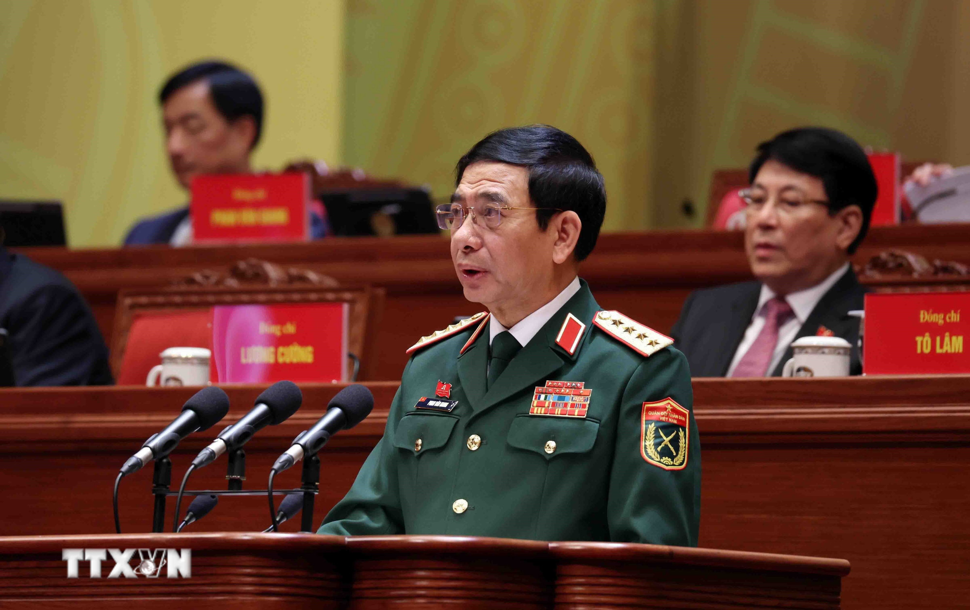 ttxvn-dai-hoi-dang-xiv-phien-thao-luan-tai-hoi-truong-ve-cac-van-kien-dai-hoi-16.jpg