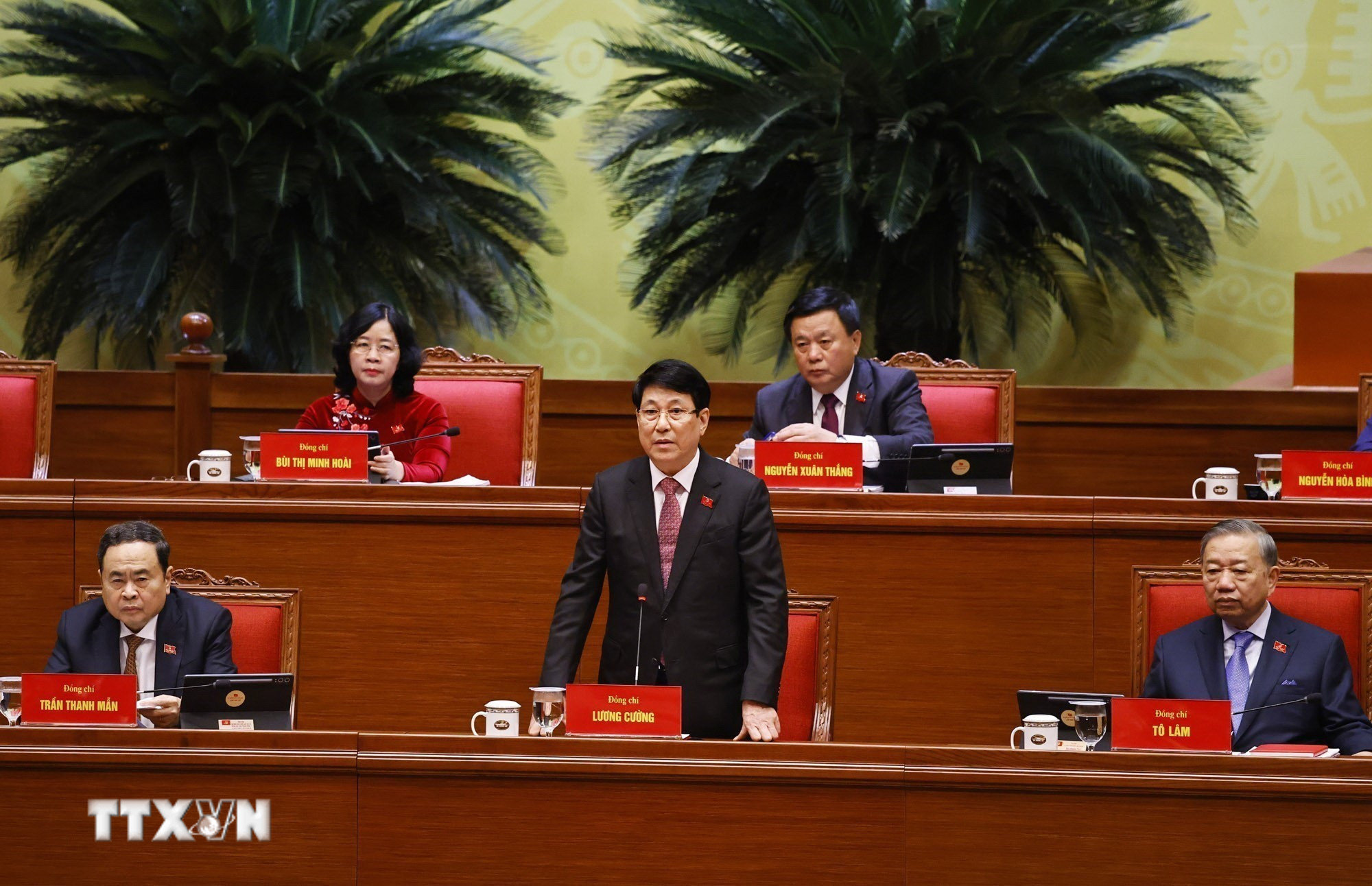 ttxvn-dai-hoi-dang-xiv-phien-thao-luan-tai-hoi-truong-ve-cac-van-kien-dai-hoi-14.jpg