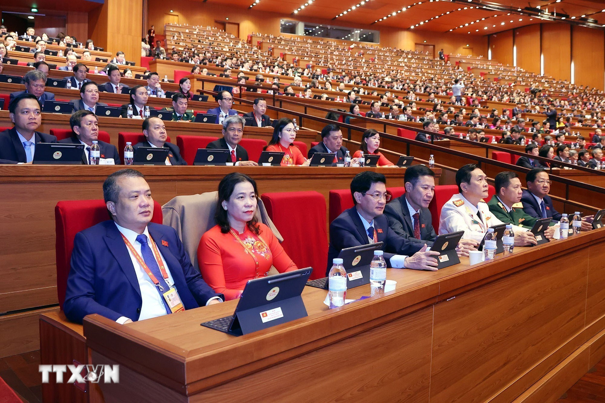 ttxvn-dai-hoi-dang-xiv-phien-thao-luan-tai-hoi-truong-ve-cac-van-kien-dai-hoi-20.jpg