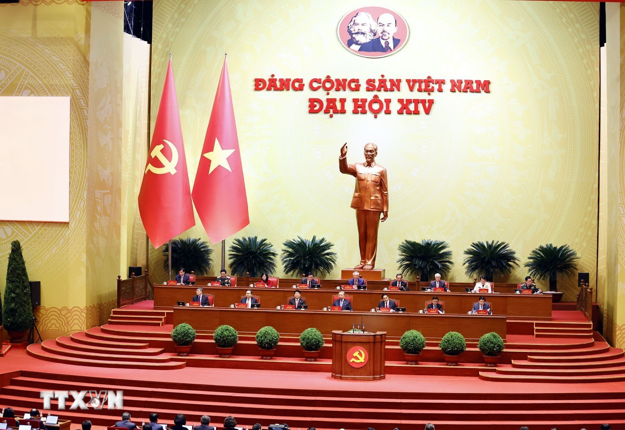 ttxvn-dai-hoi-dang-xiv-phien-thao-luan-tai-hoi-truong-ve-cac-van-kien-dai-hoi-15.jpg