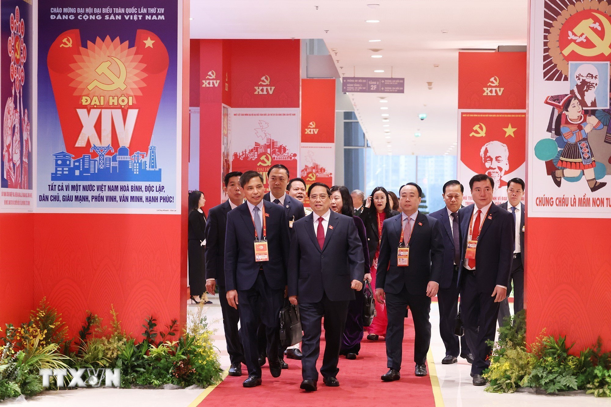 ttxvn-dai-hoi-dang-xiv-phien-thao-luan-tai-hoi-truong-ve-cac-van-kien-dai-hoi-19.jpg