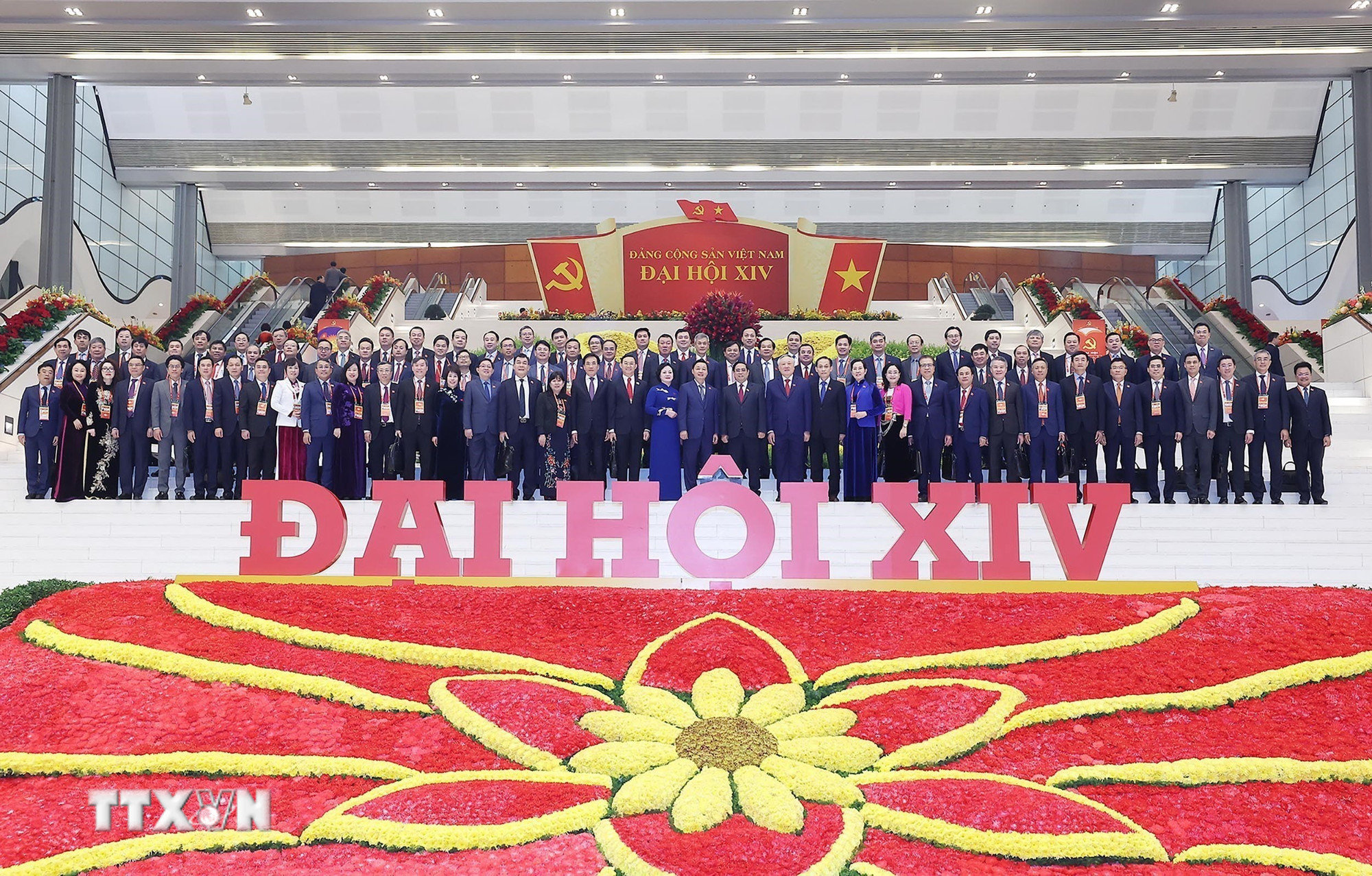ttxvn-dai-hoi-dang-xiv-phien-thao-luan-tai-hoi-truong-ve-cac-van-kien-dai-hoi-31.jpg