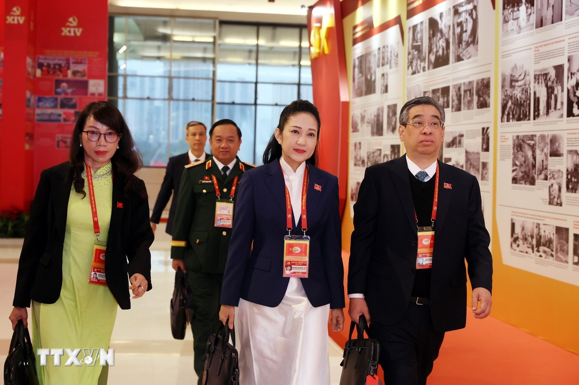 ttxvn-dai-hoi-dang-xiv-phien-thao-luan-tai-hoi-truong-ve-cac-van-kien-dai-hoi-8.jpg
