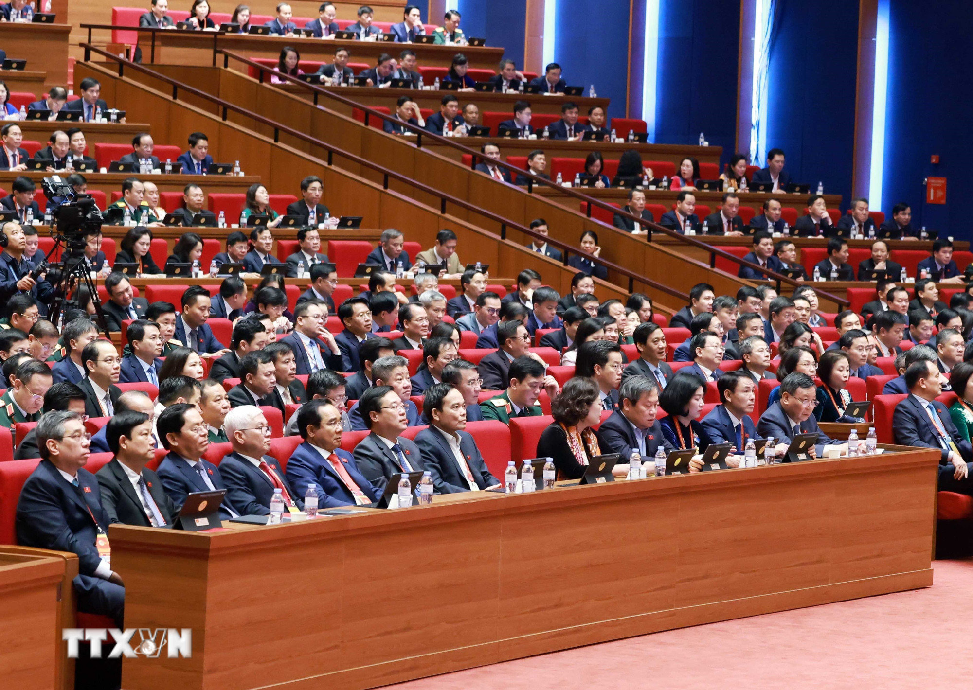 ttxvn-dai-hoi-dang-xiv-phien-thao-luan-tai-hoi-truong-ve-cac-van-kien-dai-hoi-24.jpg