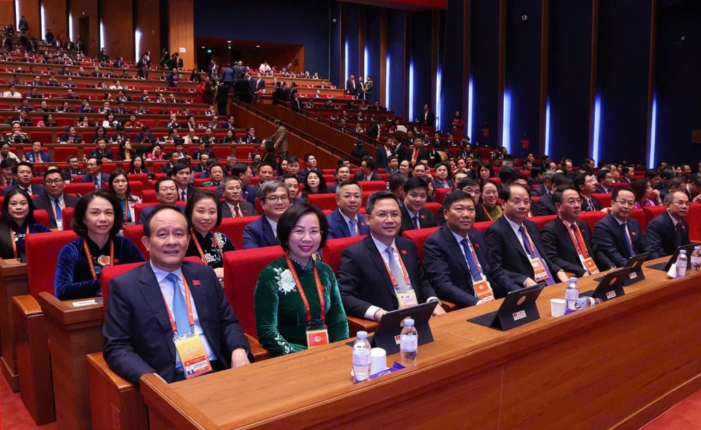 Toàn cảnh phiên thảo luận tại hội trường Đại hội XIV của Đảng