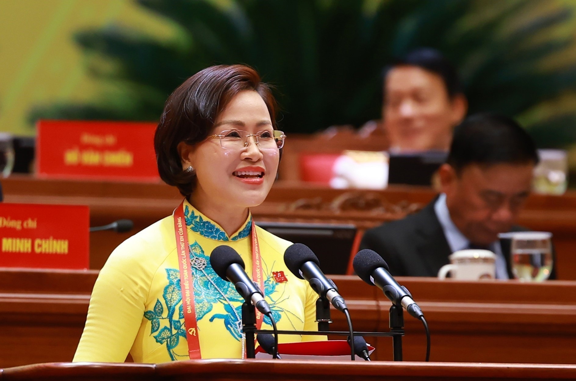 Đồng chí Trần Thị Thanh Thủy, Ủy viên Ban Thường vụ Tỉnh ủy, Bí thư Đảng ủy, Chủ tịch Hội đồng nhân dân phường Mỹ Hào, tỉnh Hưng Yên, tham luận về vấn đề “Chuyển đổi số ở phường trong điều kiện thực hiện mô hình chính quyền địa phương 2 cấp – Thực tiễn và quyết tâm hành động của phường Mỹ Hào, tỉnh Hưng Yên”